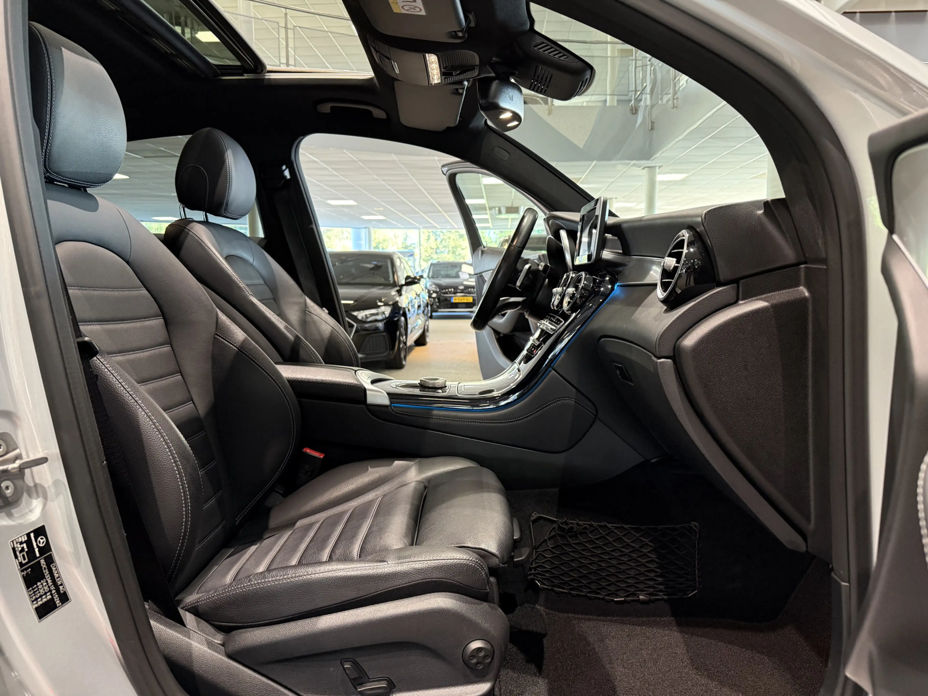 Mercedes-Benz GLC 250 Coupé 4MATIC, Schuifdak, Trekhaak, Leder, 20" — photo 11