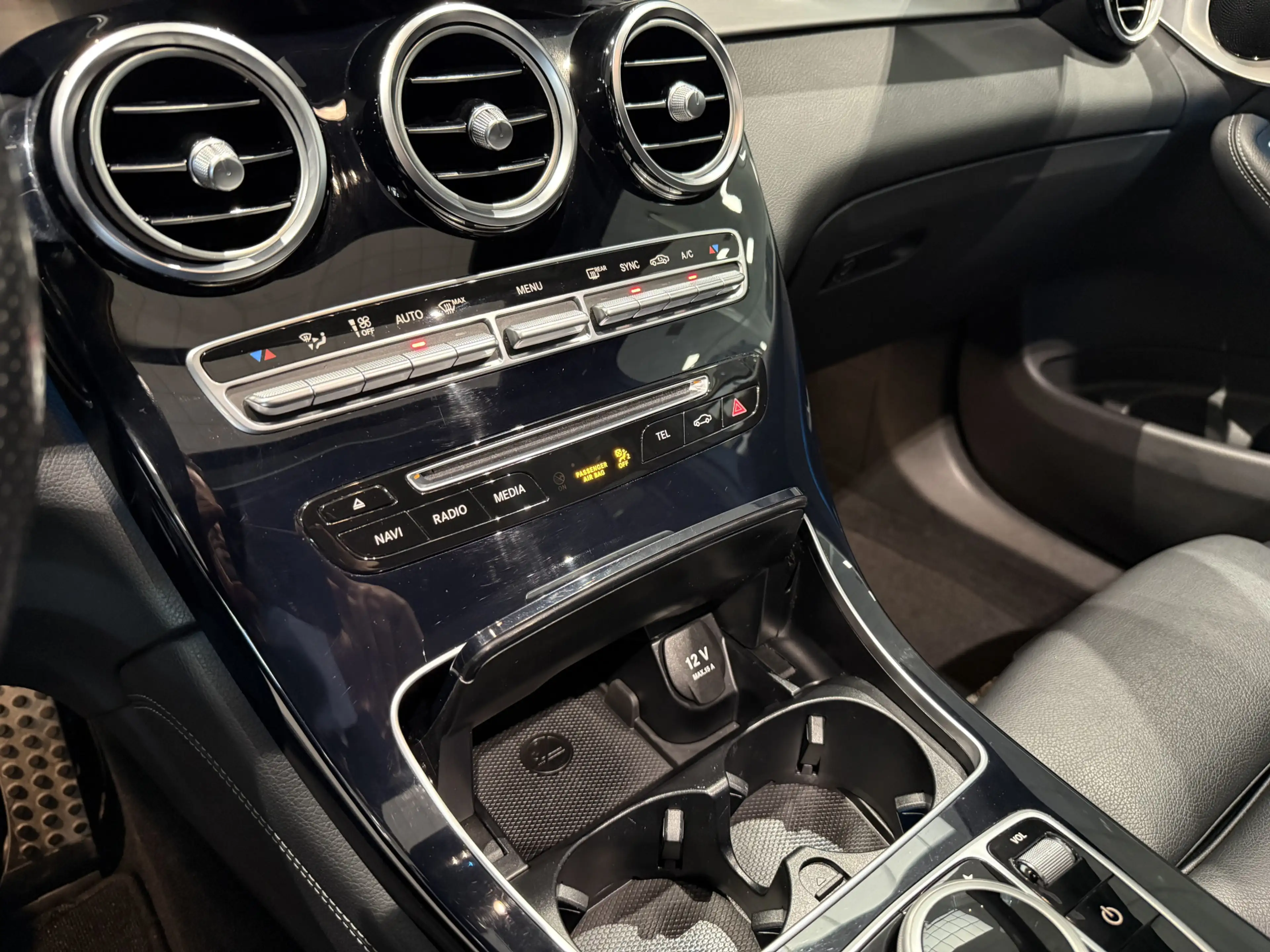 Mercedes-Benz GLC 250 Coupé 4MATIC, Schuifdak, Trekhaak, Leder, 20" — photo 17