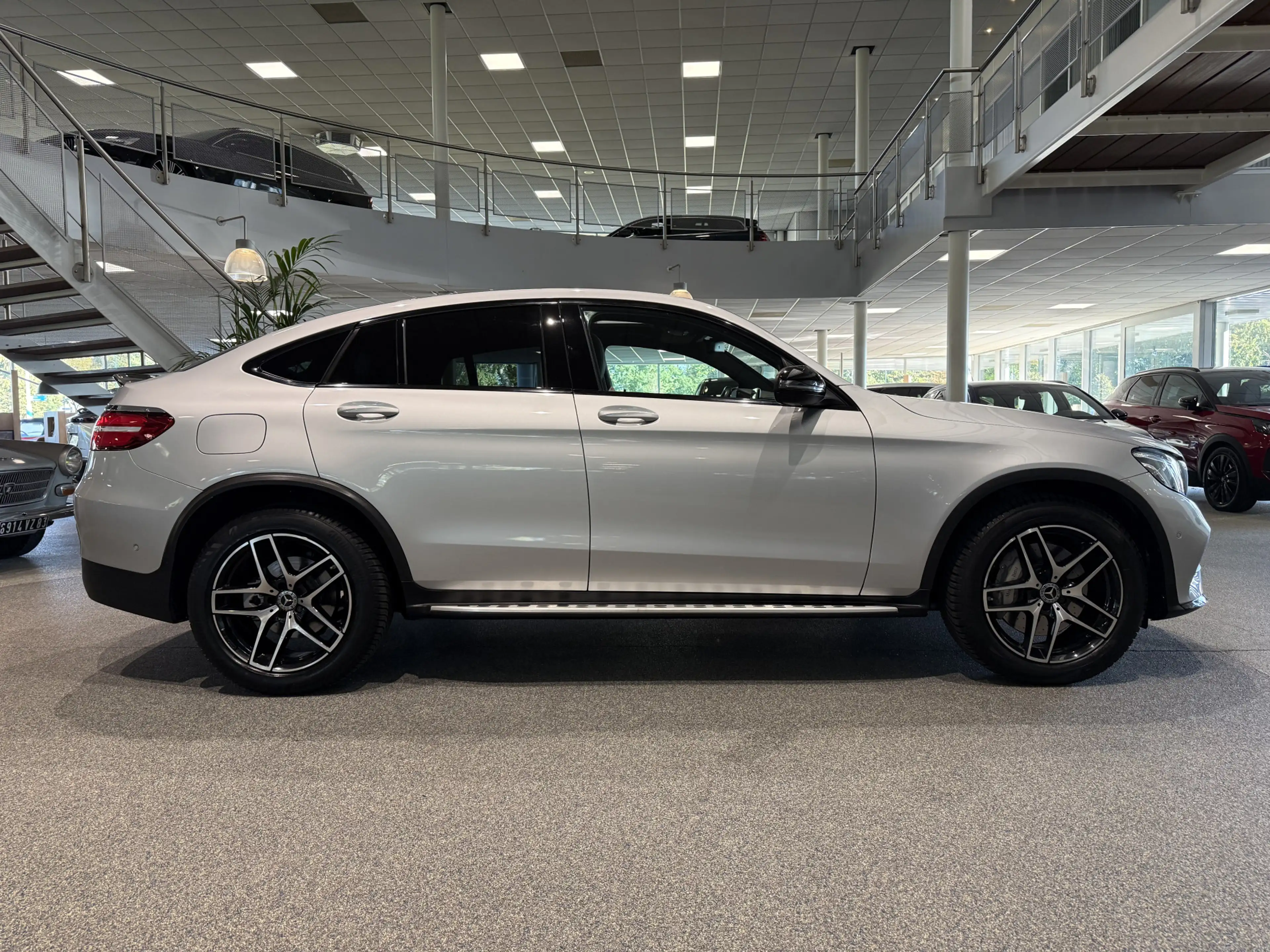 Mercedes-Benz GLC 250 Coupé 4MATIC, Schuifdak, Trekhaak, Leder, 20" — photo 4