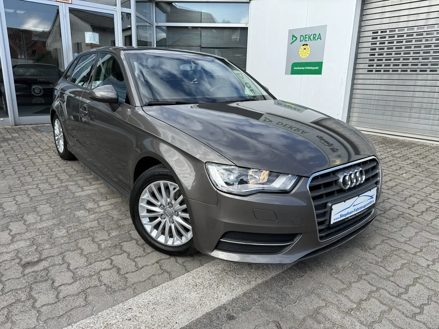 Audi A3 TDI attraction ultra 5trg. mit Klima/Navi/PDC/ESP/ Grau - 1