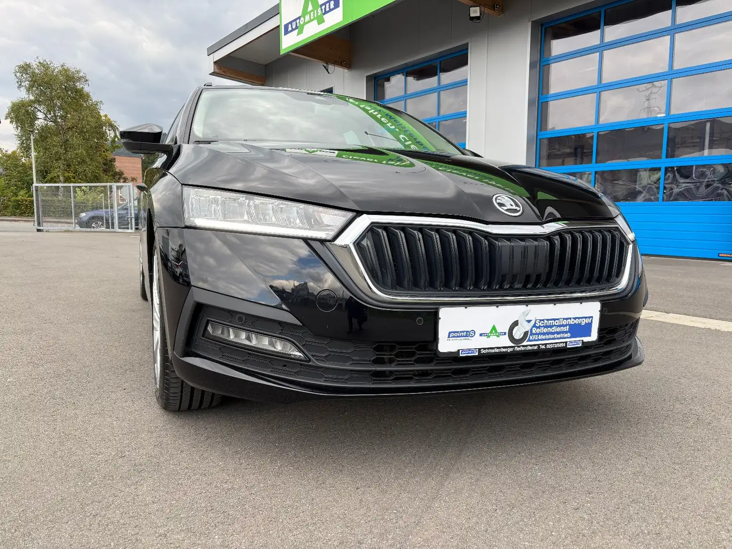Skoda Octavia Combi 2.0TDi DSG Ambition LED NAV 18" Schwarz - 2