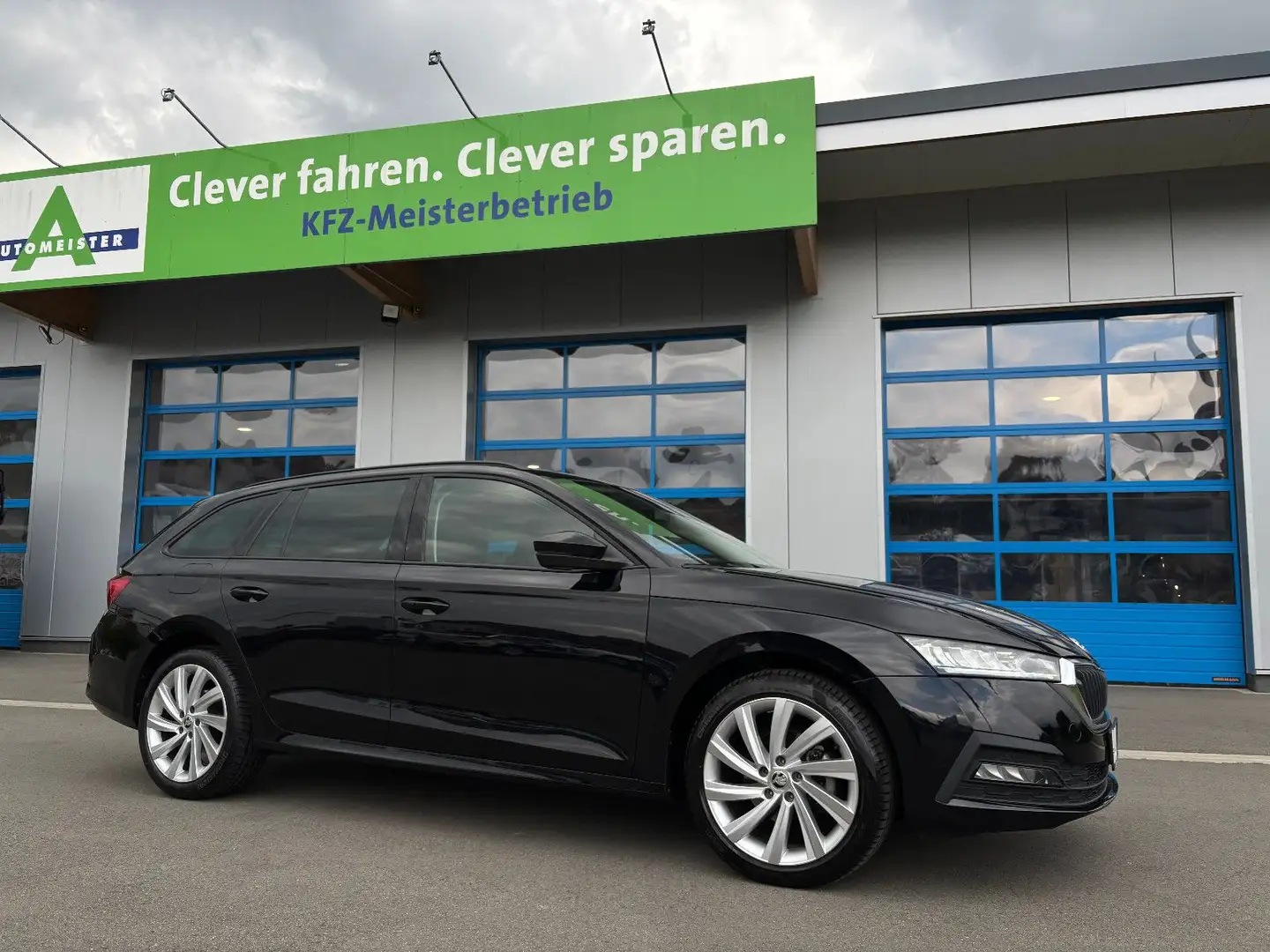 Skoda Octavia Combi 2.0TDi DSG Ambition LED NAV 18" Schwarz - 1