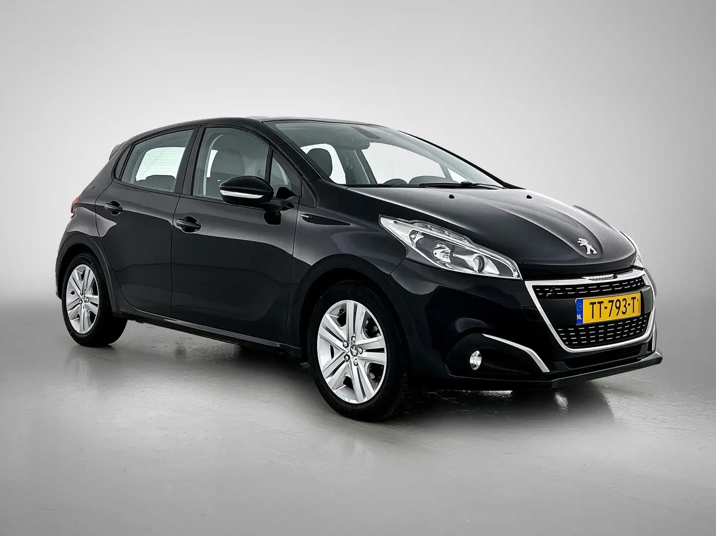 Peugeot 208 Signature 110pk Automaat | Navigatie | Airco | Par Zwart - 2