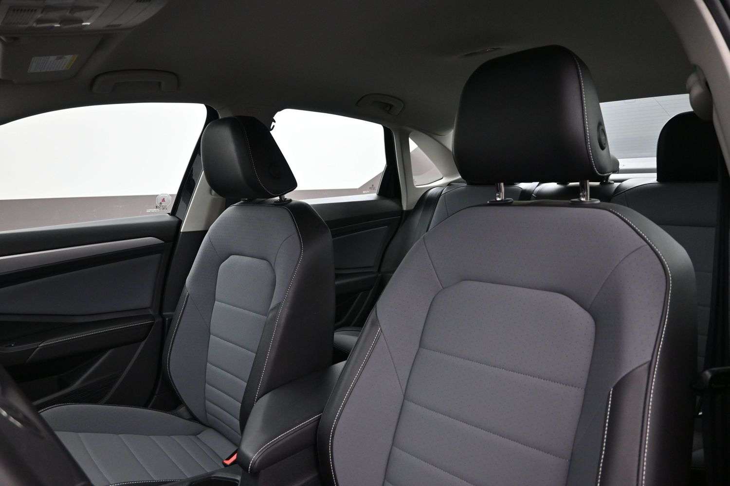 2026 Volkswagen Jetta COMFORTLINE | HEATED SEATS | APPLE CARPLAY | FACTORY REMOTE START | POWER WINDOWS! — photo 4