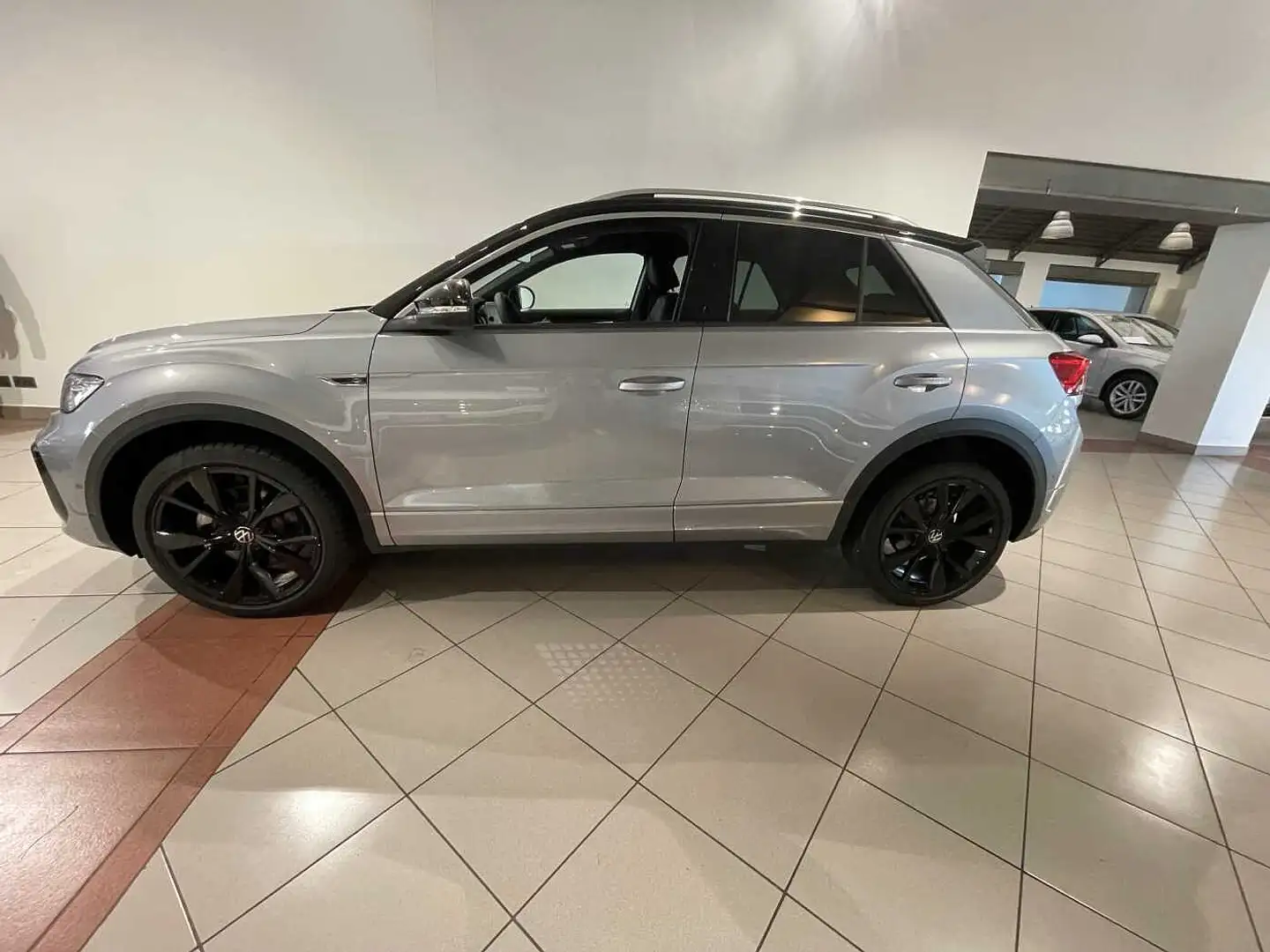 Volkswagen T-Roc 1.0 TSI R-Line Plus con PROGETTO VALORE VOLKSWAGEN Gris - 2