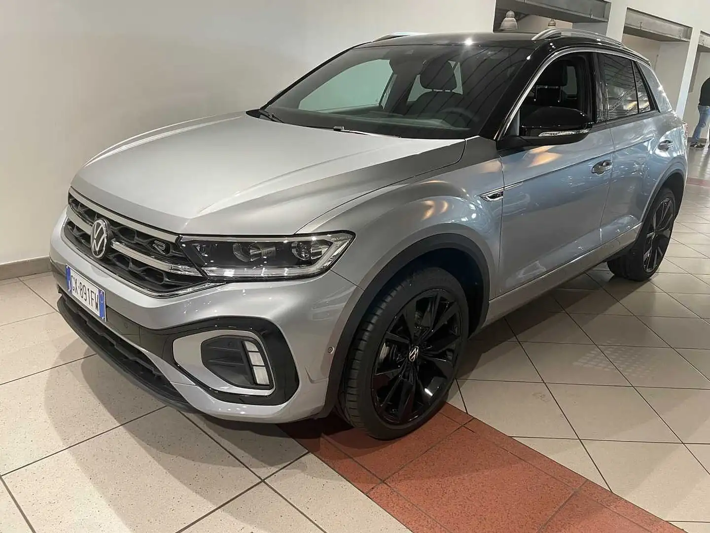 Volkswagen T-Roc 1.0 TSI R-Line Plus con PROGETTO VALORE VOLKSWAGEN Gris - 1