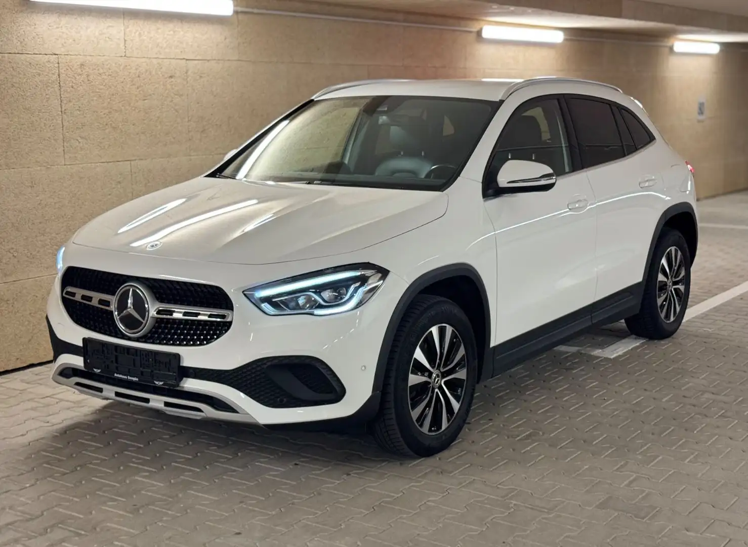 Mercedes-Benz GLA 200 d STYLE LED WIDES. KAM MBUX SPUR AHK Weiß - 1