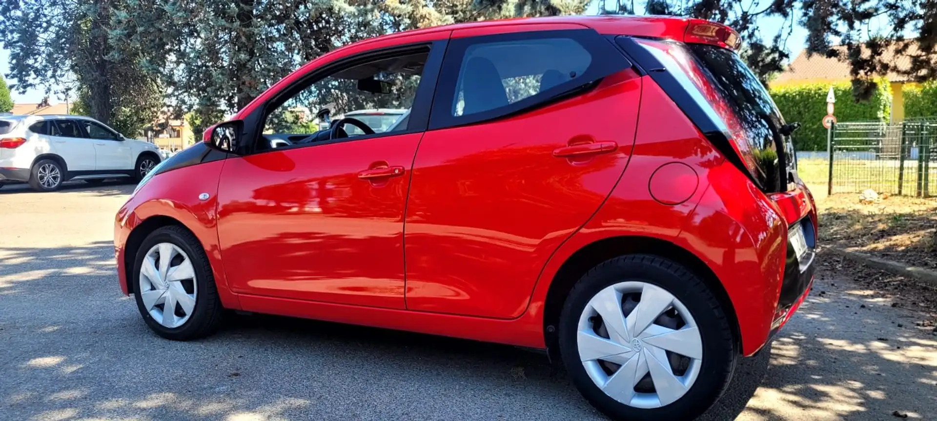 Toyota Aygo Aygo II 2014 5p 1.0 x-cool my15 Rosso - 2