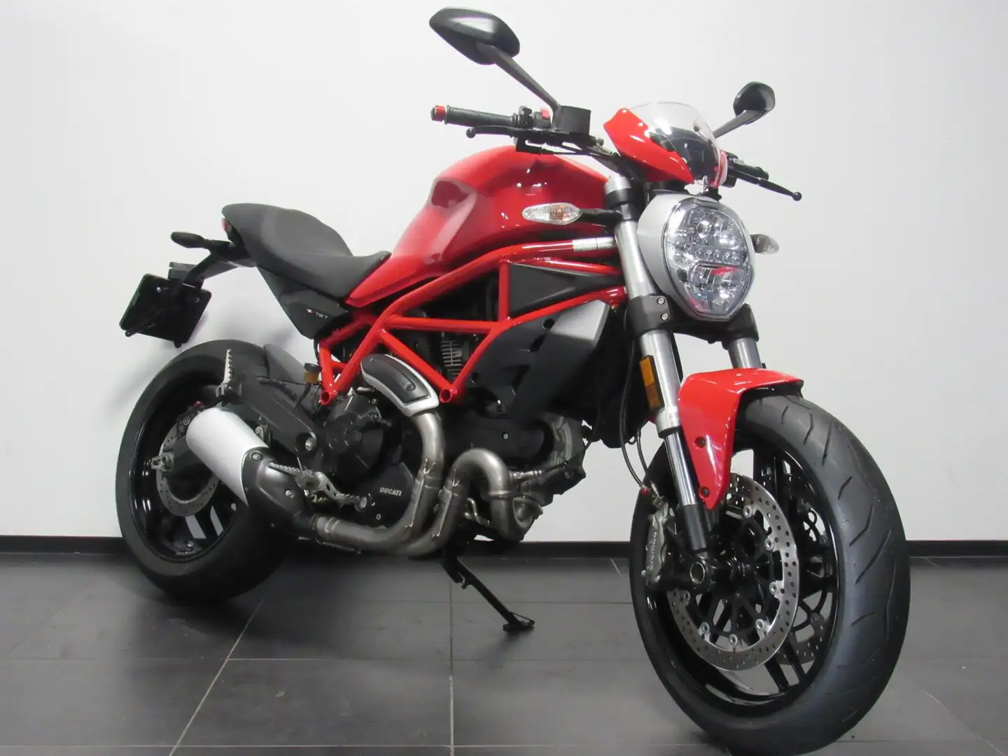 Ducati Monster 797 Rouge - 2