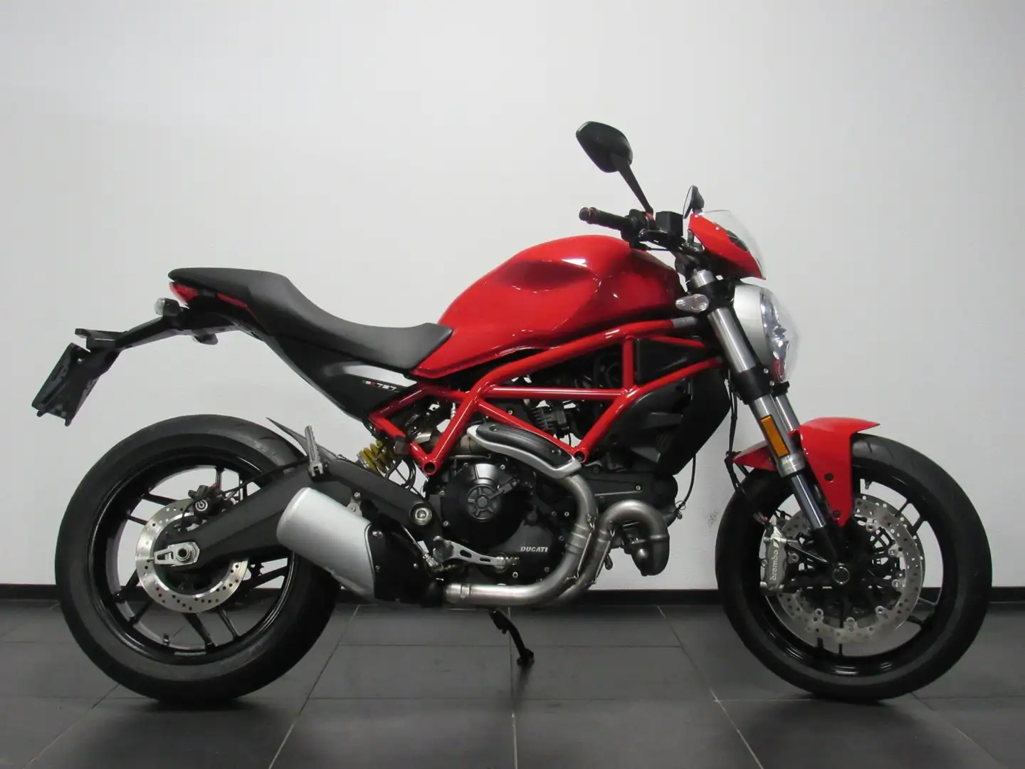 Ducati Monster 797 Rouge - 1