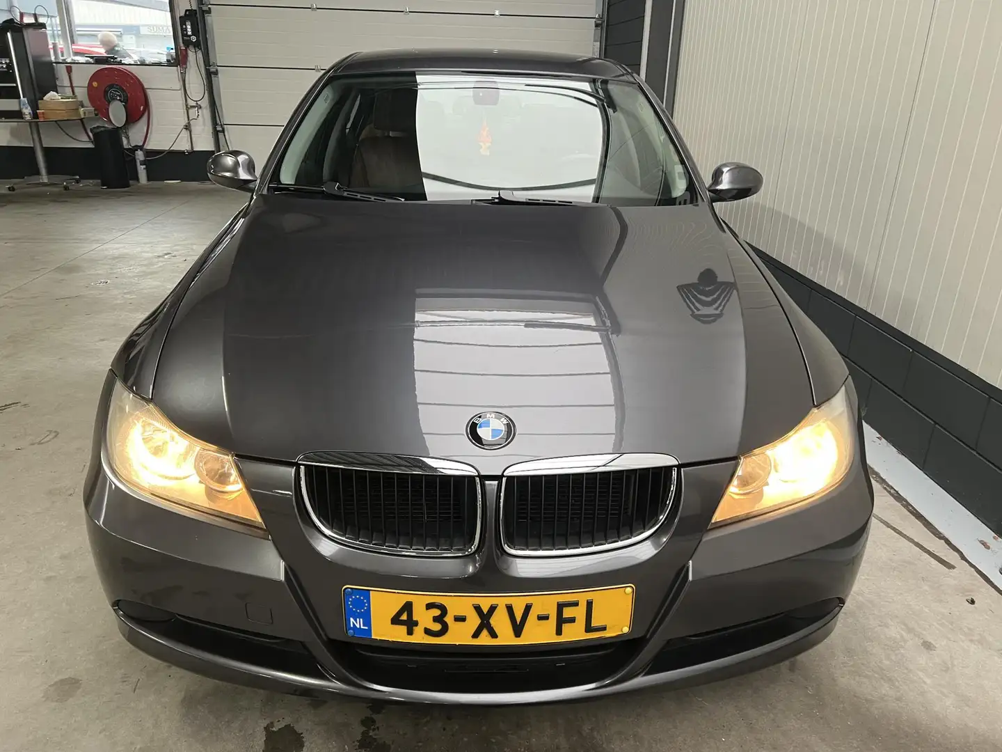 BMW 318 3-serie 318i High Executive Rookt beetje Export Gris - 2