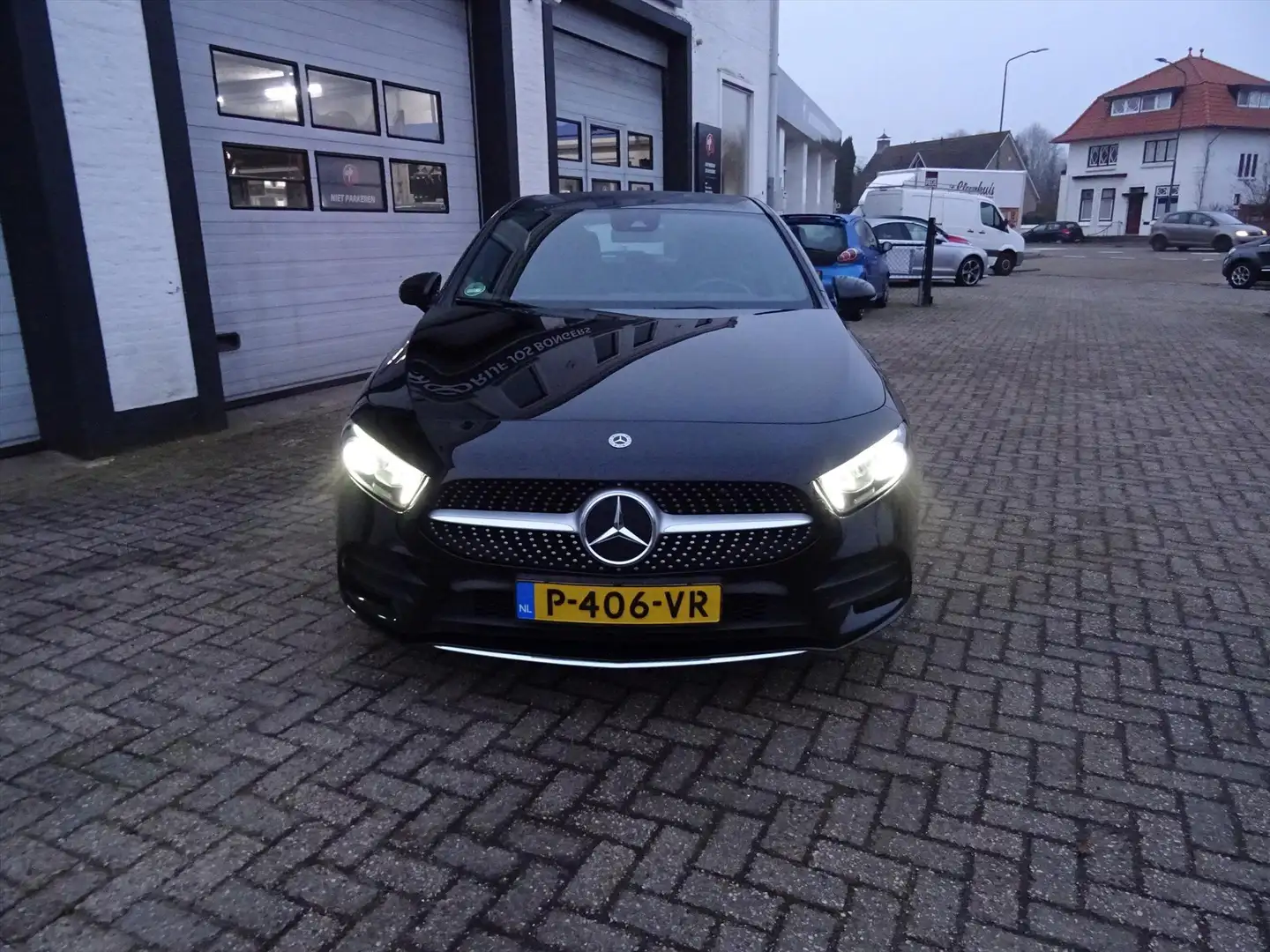 Mercedes-Benz A 250 A e 218pk 8G-DCT Business Solution AMG Limited Schwarz - 2