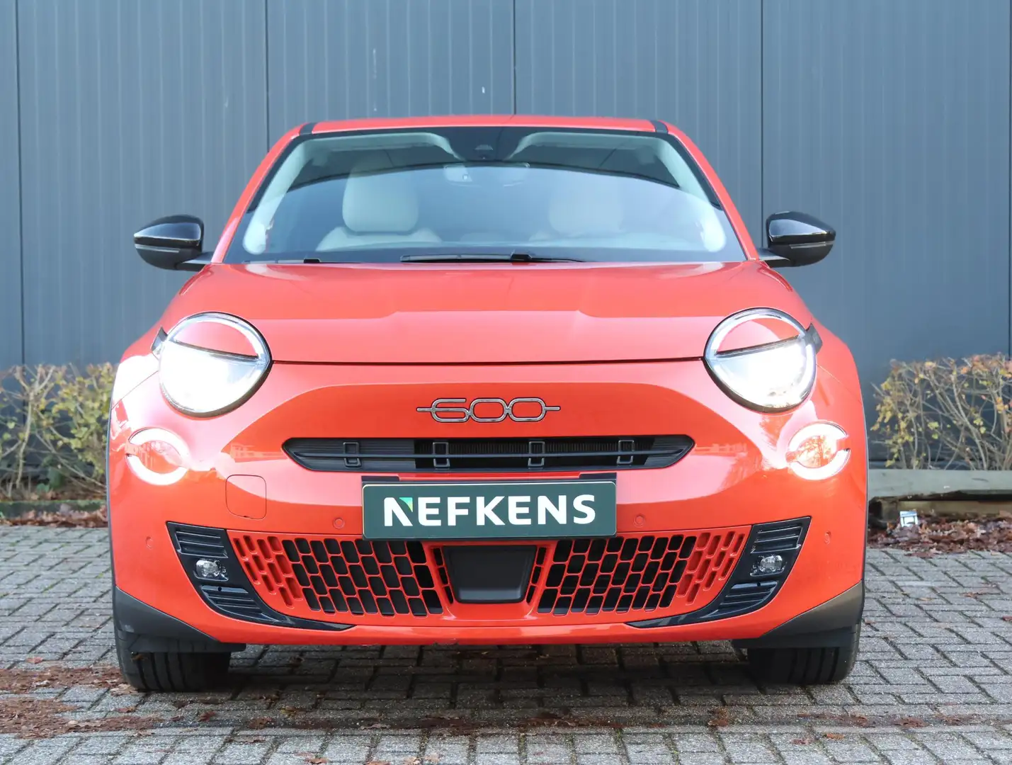 Fiat 600e 54 kWh La Prima | Navigatie | Achteruitrijcamera | Oranje - 2