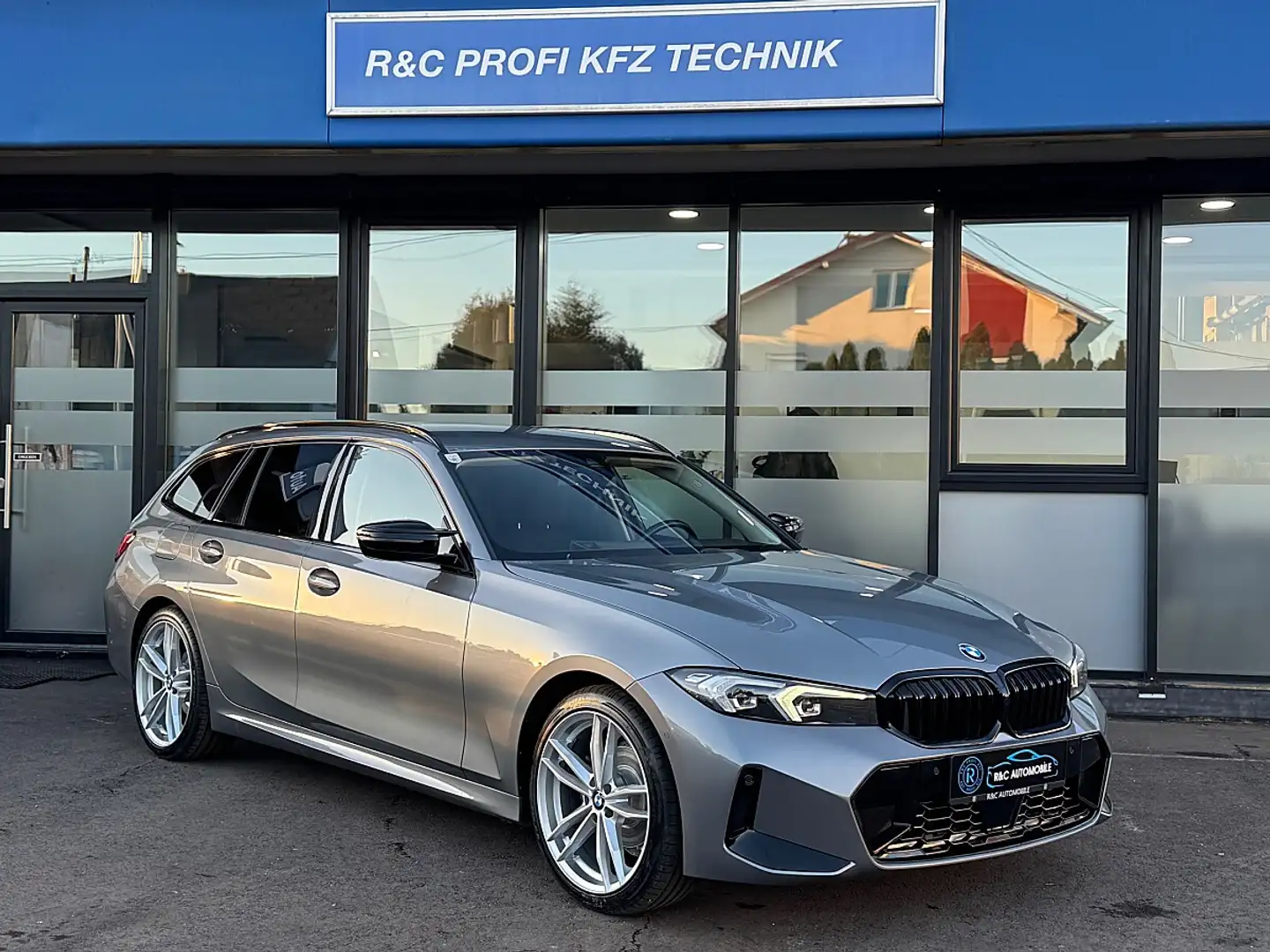 BMW 318 d 48 V Touring Aut. M Sport Grau - 2