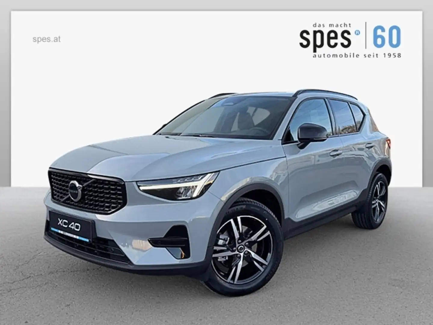 Volvo XC40 B3 Plus Dark Grau - 2
