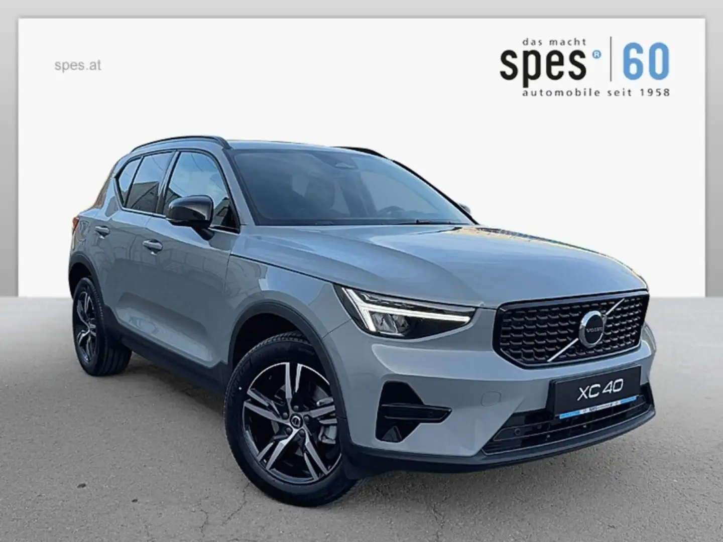 Volvo XC40 B3 Plus Dark Grau - 1