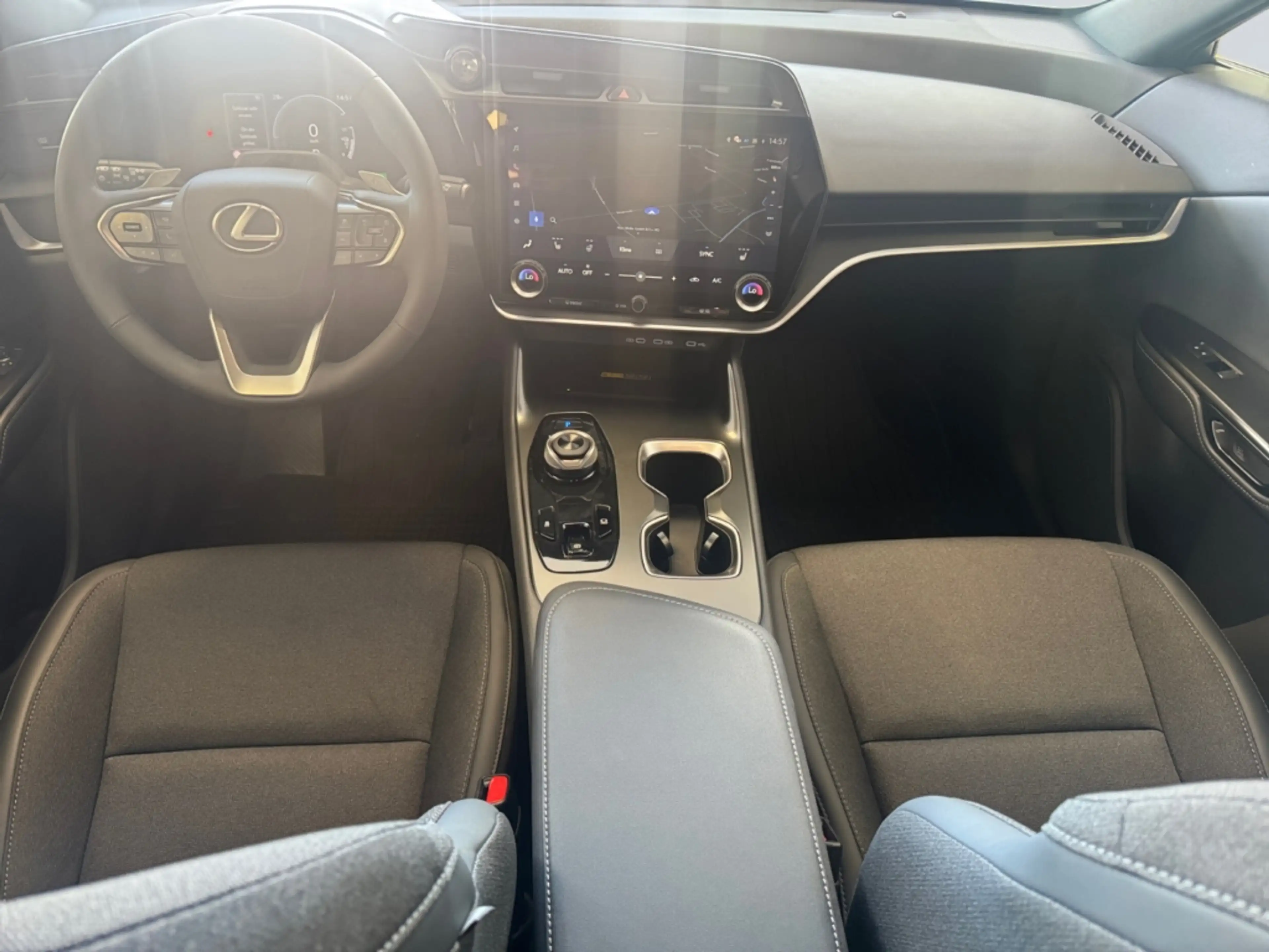 Lexus RZ 300e Comfort Line *LED*ACC*el. Sitze*PDC*SHZ* — photo 11