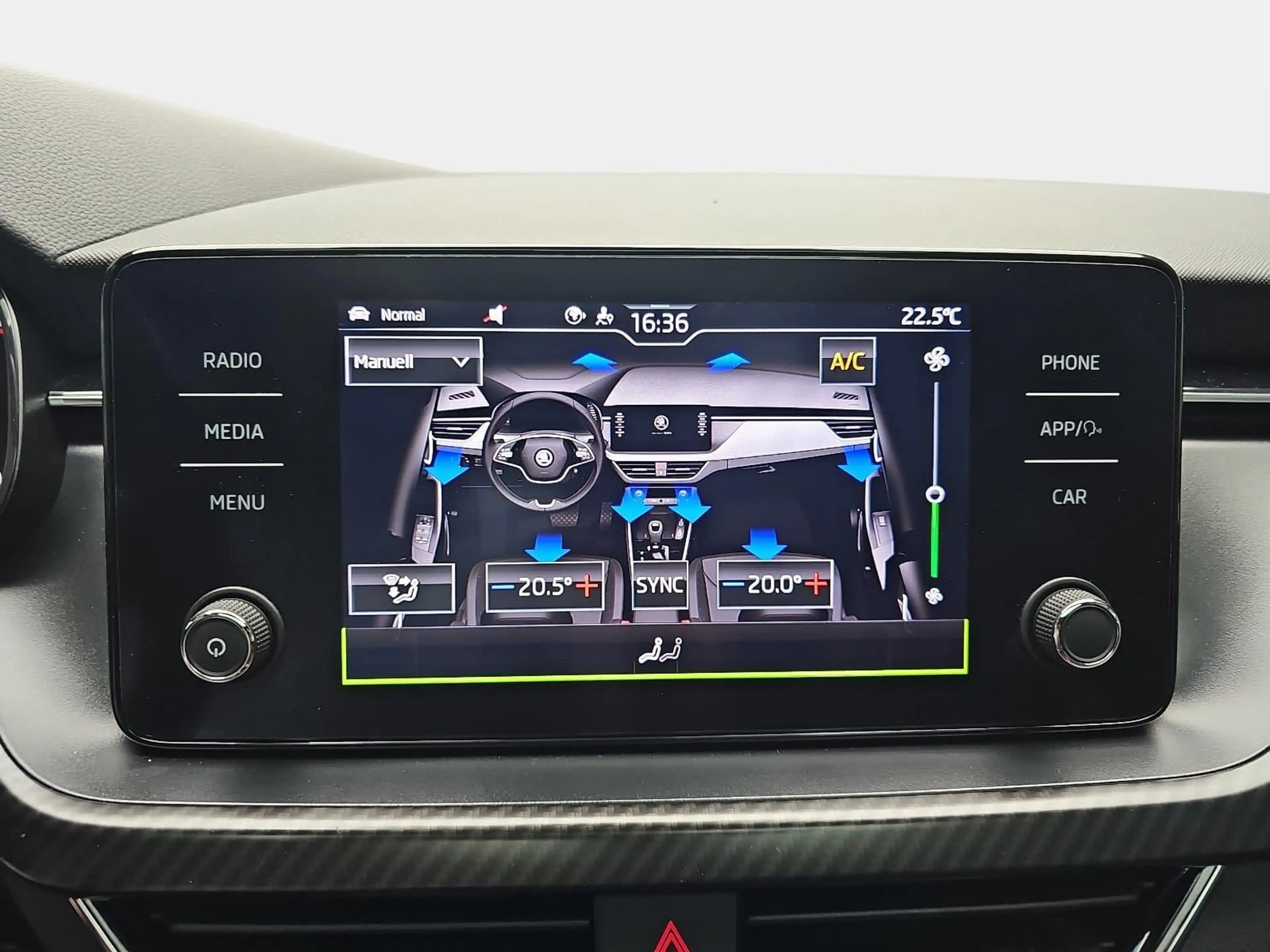 Skoda Kamiq Kamiq 1.0 TSI Monte Carlo LED ACC Winter — photo 12
