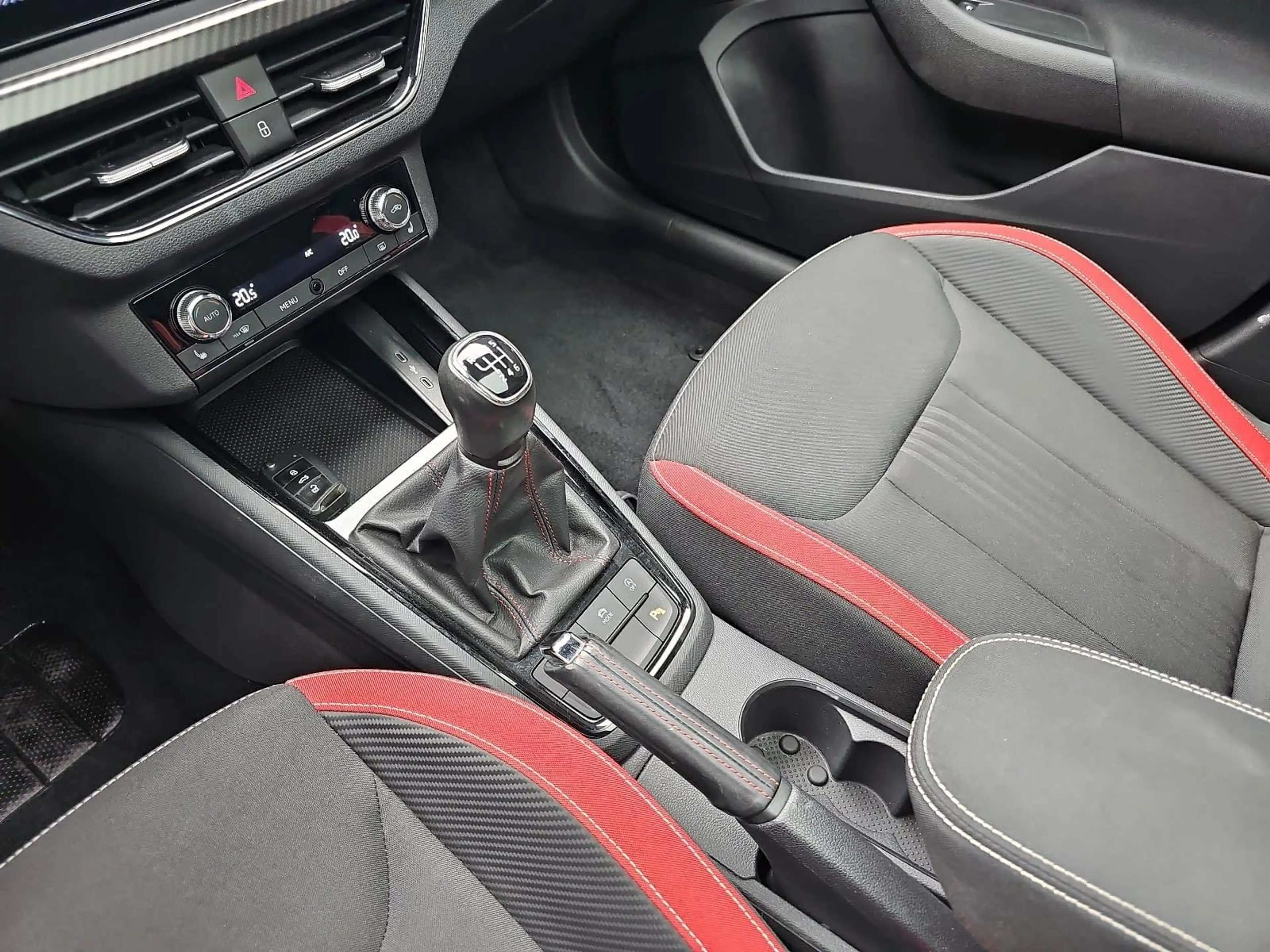 Skoda Kamiq Kamiq 1.0 TSI Monte Carlo LED ACC Winter — photo 13