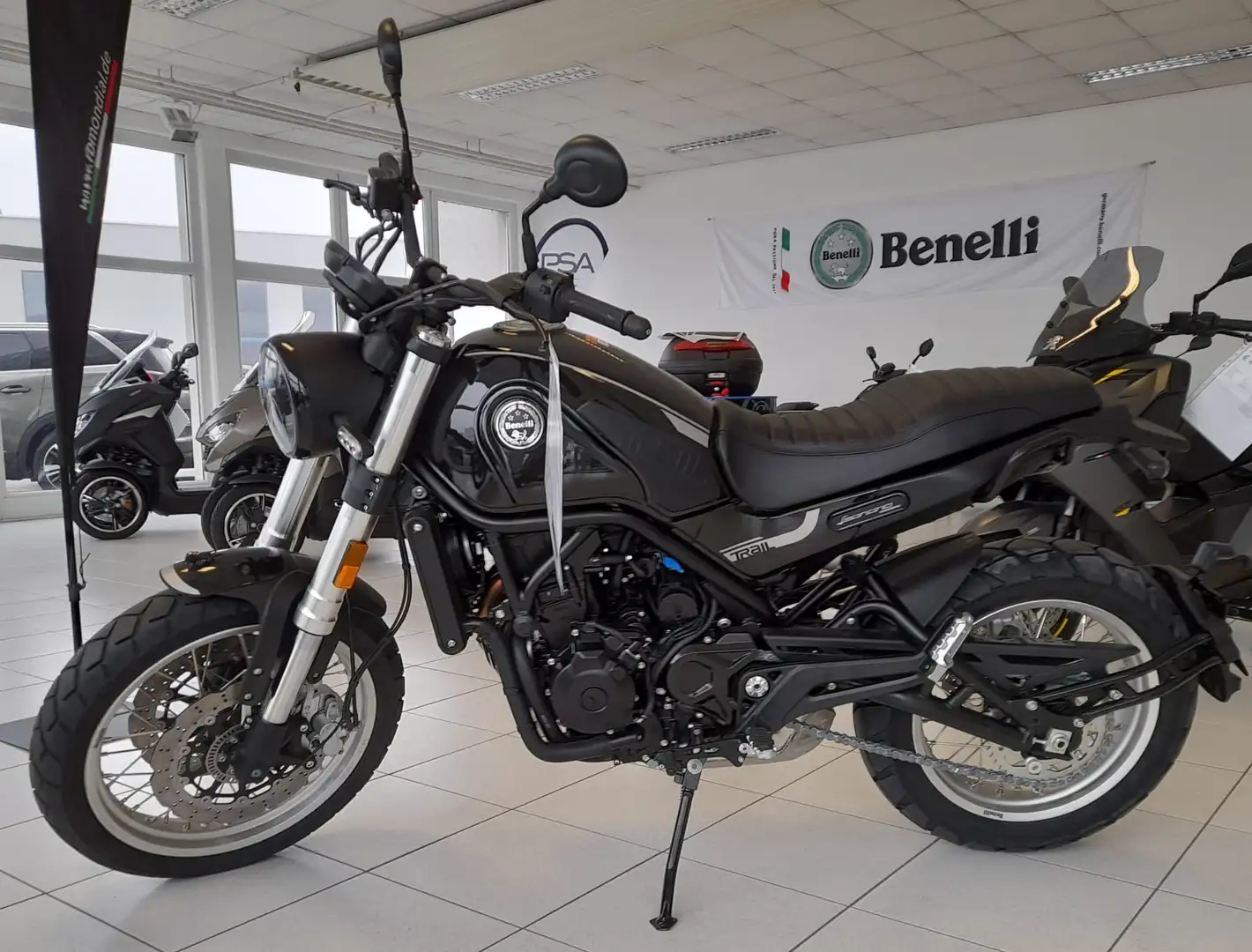 Benelli Leoncino 500 Trail Schwarz - 1