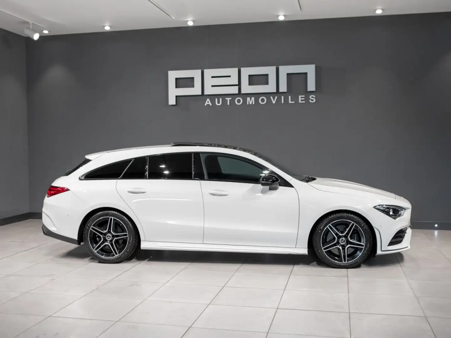 Mercedes-Benz CLA 220 Shooting Brake 7G-DCT AMG Line Blanco - 2