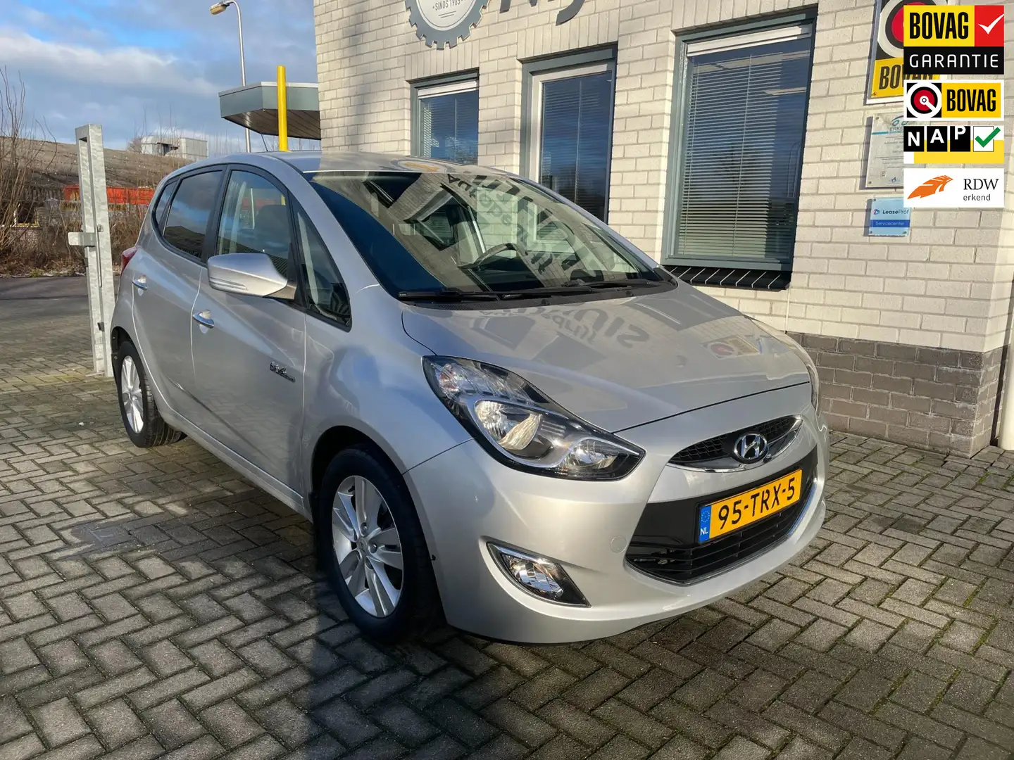 Hyundai iX20 1.4i i-Vision / Cruise Controle / Climate Controle Gris - 1