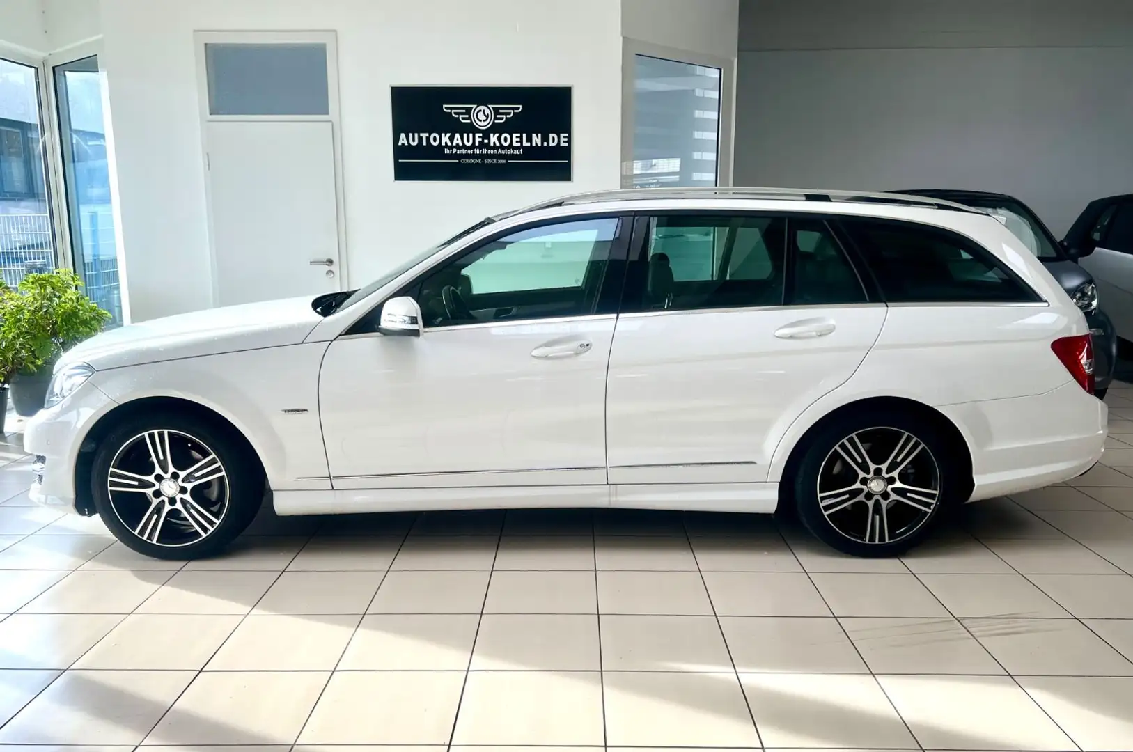 Mercedes-Benz C 200 T Edition C CGI AMG Navi Sitzheizung PDC Blanc - 2