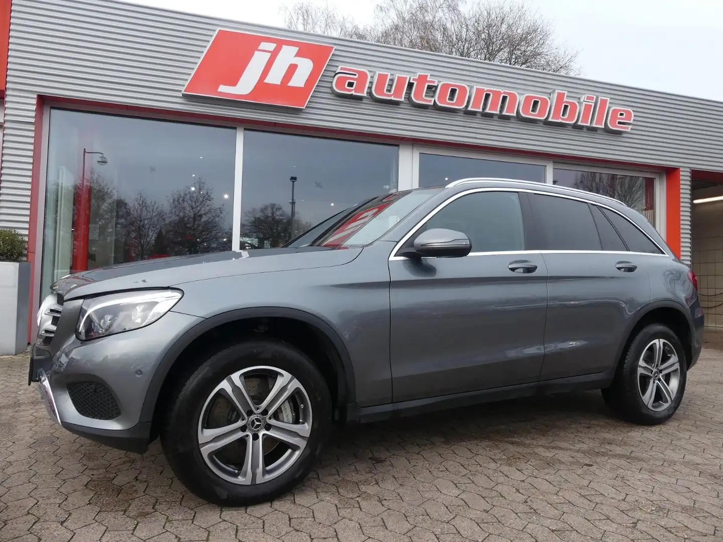 Mercedes-Benz GLC 250 4Matic AHK*Leder*LED*Navi*SHZ Grau - 1