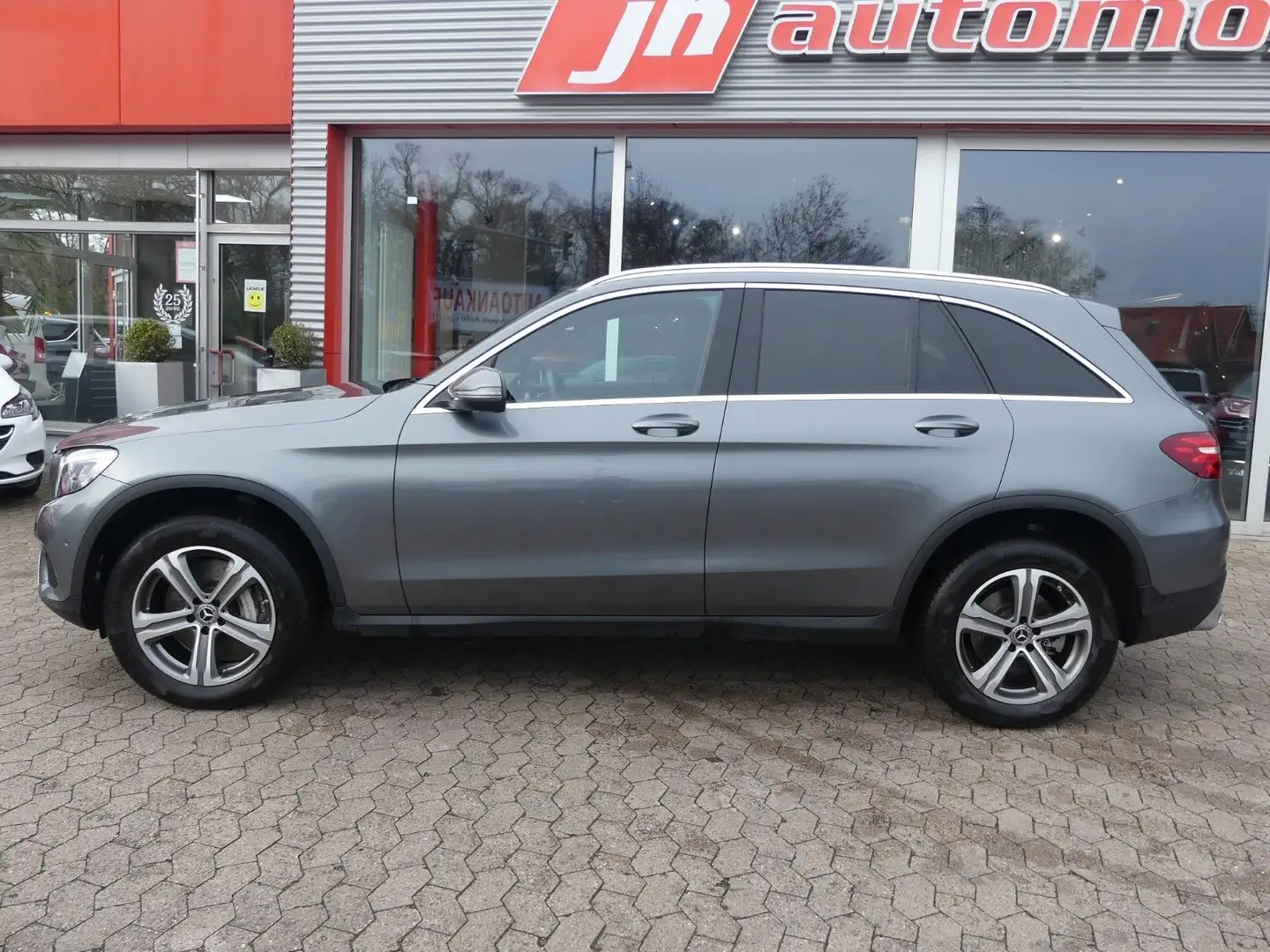 Mercedes-Benz GLC 250 4Matic AHK*Leder*LED*Navi*SHZ Grau - 2
