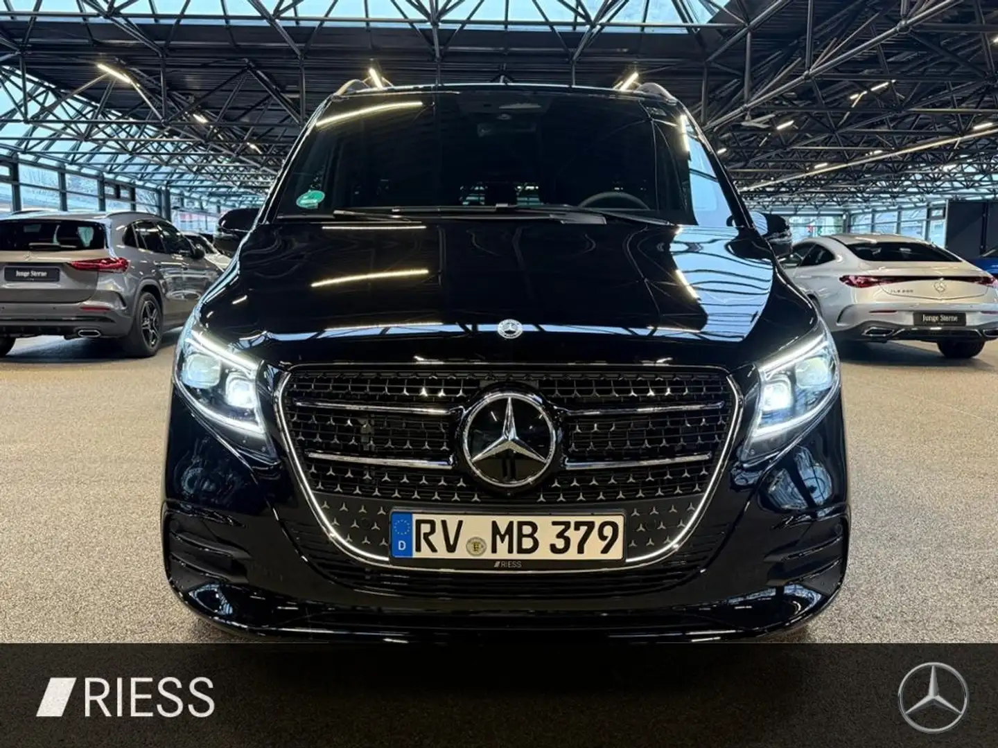 Mercedes-Benz V 300 d AVANTGARDE MOPF ALLRAD AHK/AMG/Pano/Standhz Schwarz - 2