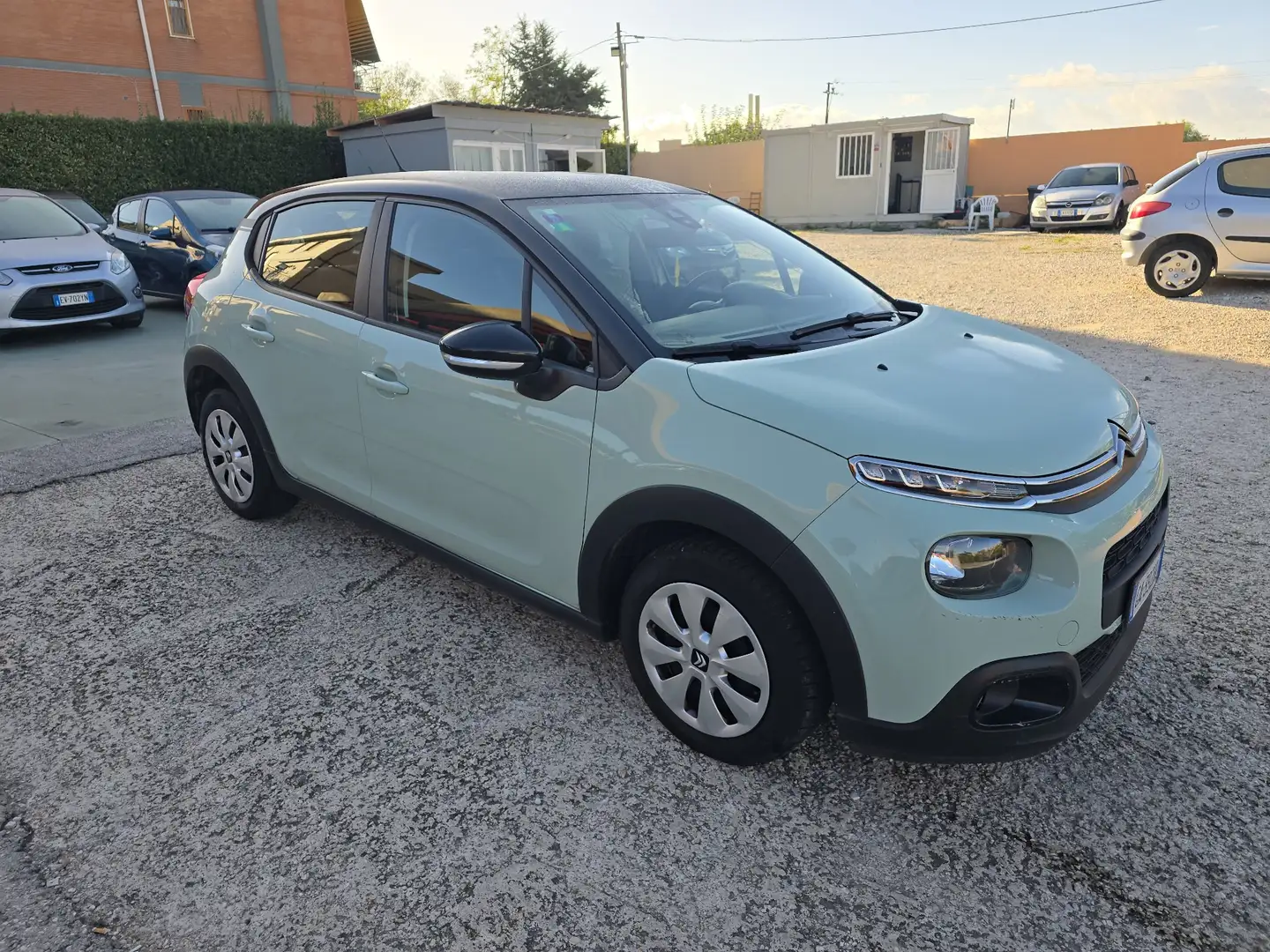 Citroen C3 C3 III 2017 1.2 puretech Shine s Grün - 1