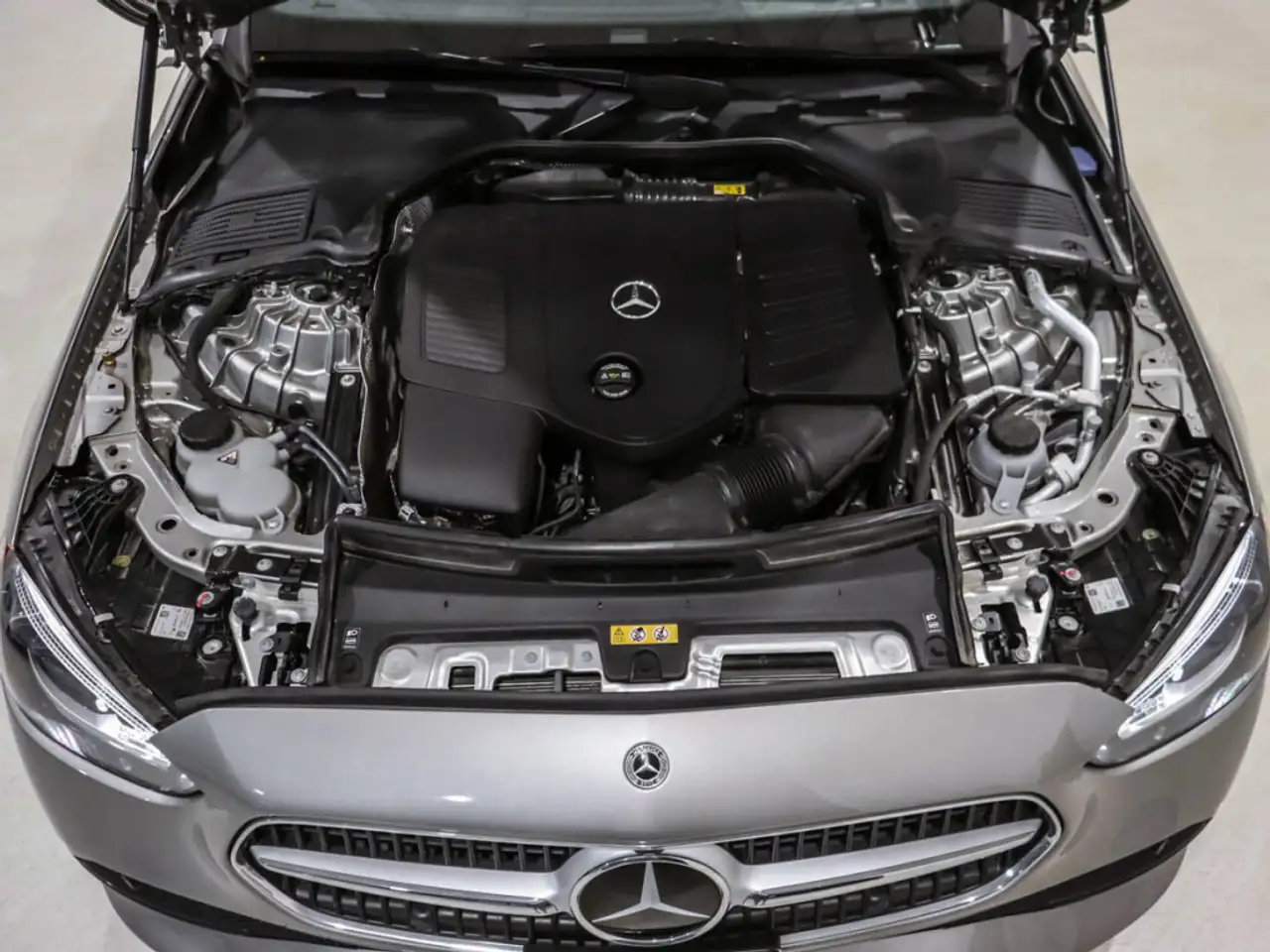 Mercedes-Benz C-Class снимка Mercedes-Benz C-Class