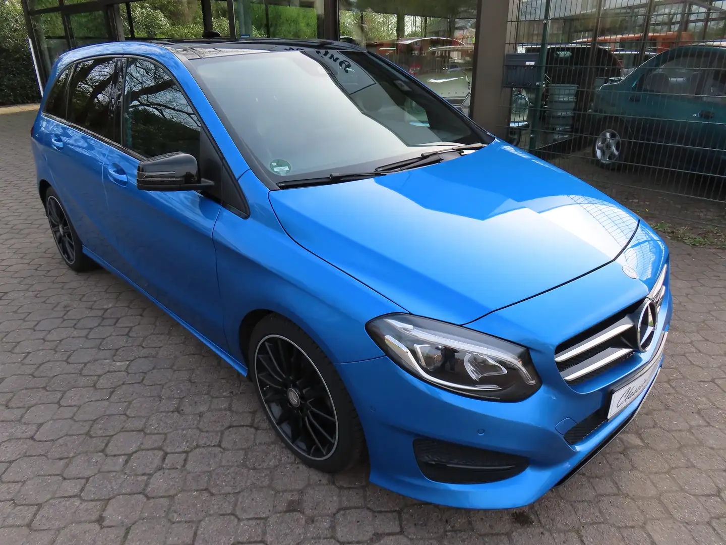 Mercedes-Benz B 180 d AMG Line *unrunder Motorlauf*Panoramadach*AHK* Niebieski - 1