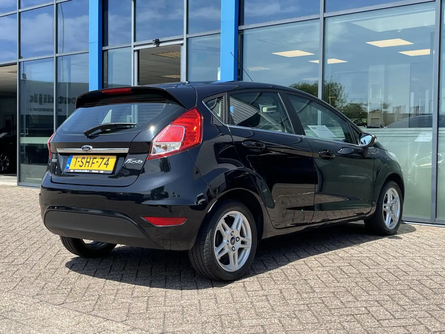 Ford Fiesta 1.0 EcoBoost Titanium 5 deurs 100PK NIEUWE DISTRIB Zwart - 2