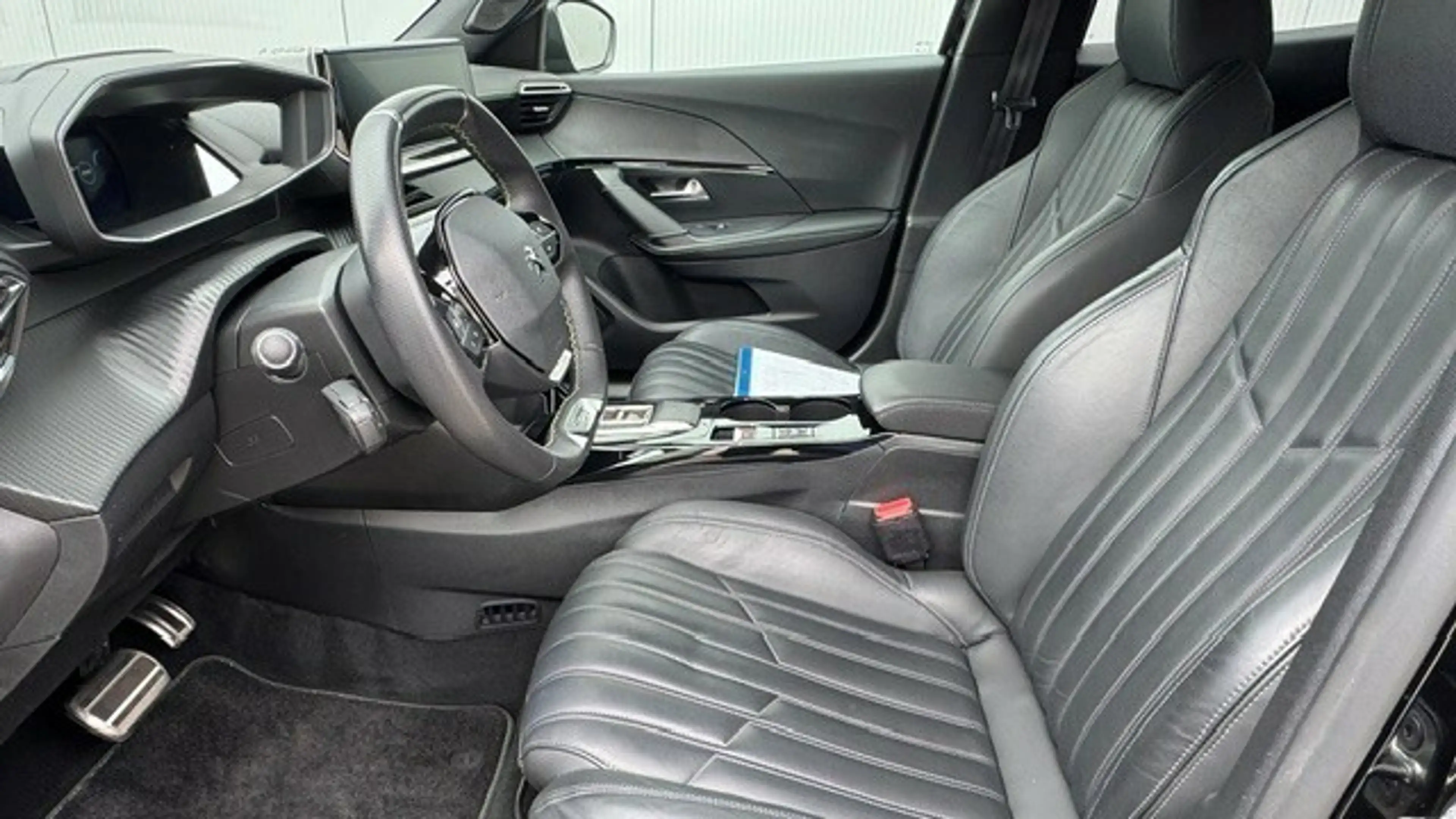 Peugeot e-2008 ELEKTRO GT Leder — photo 9