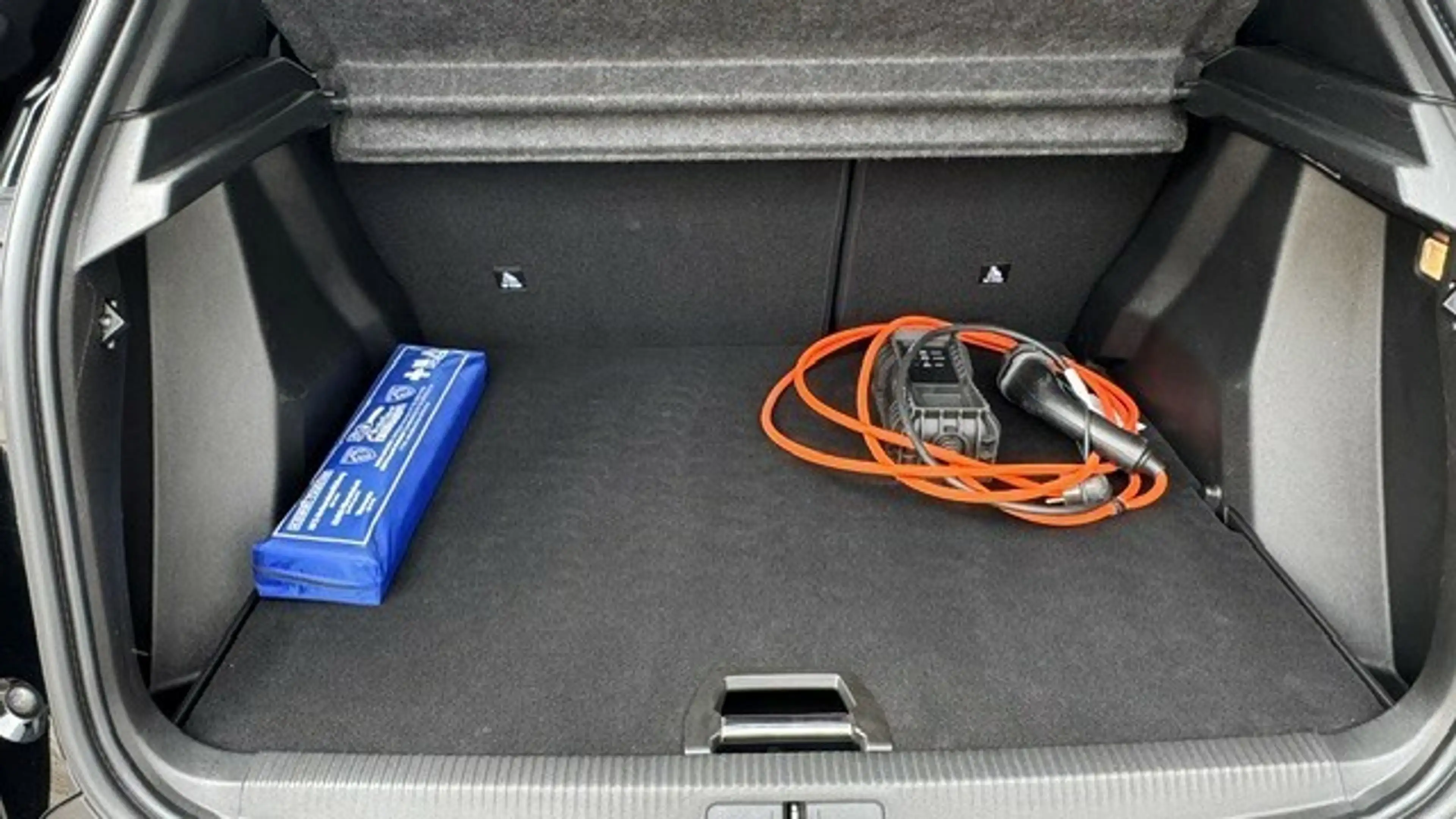 Peugeot e-2008 ELEKTRO GT Leder — photo 6