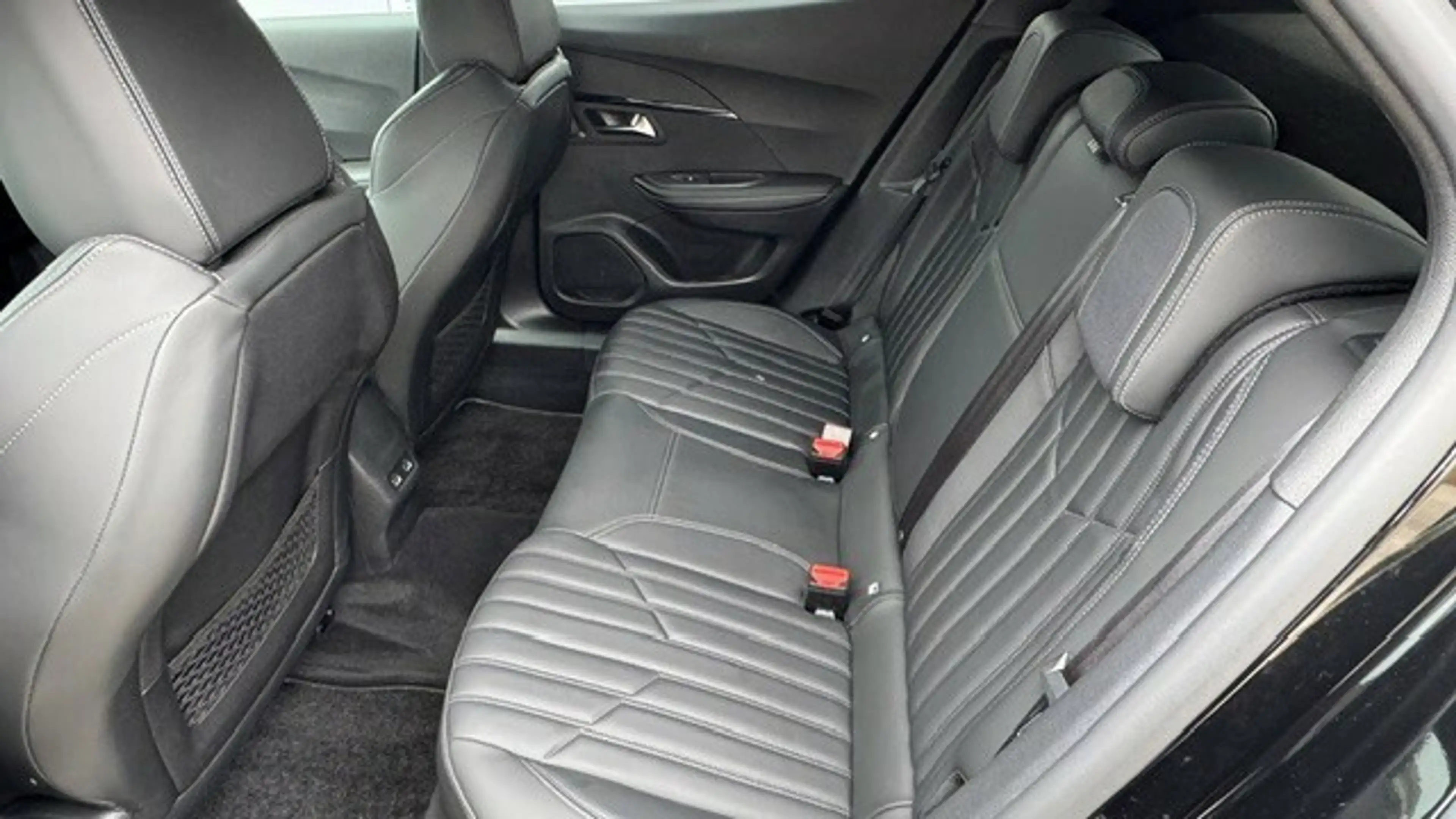 Peugeot e-2008 ELEKTRO GT Leder — photo 7