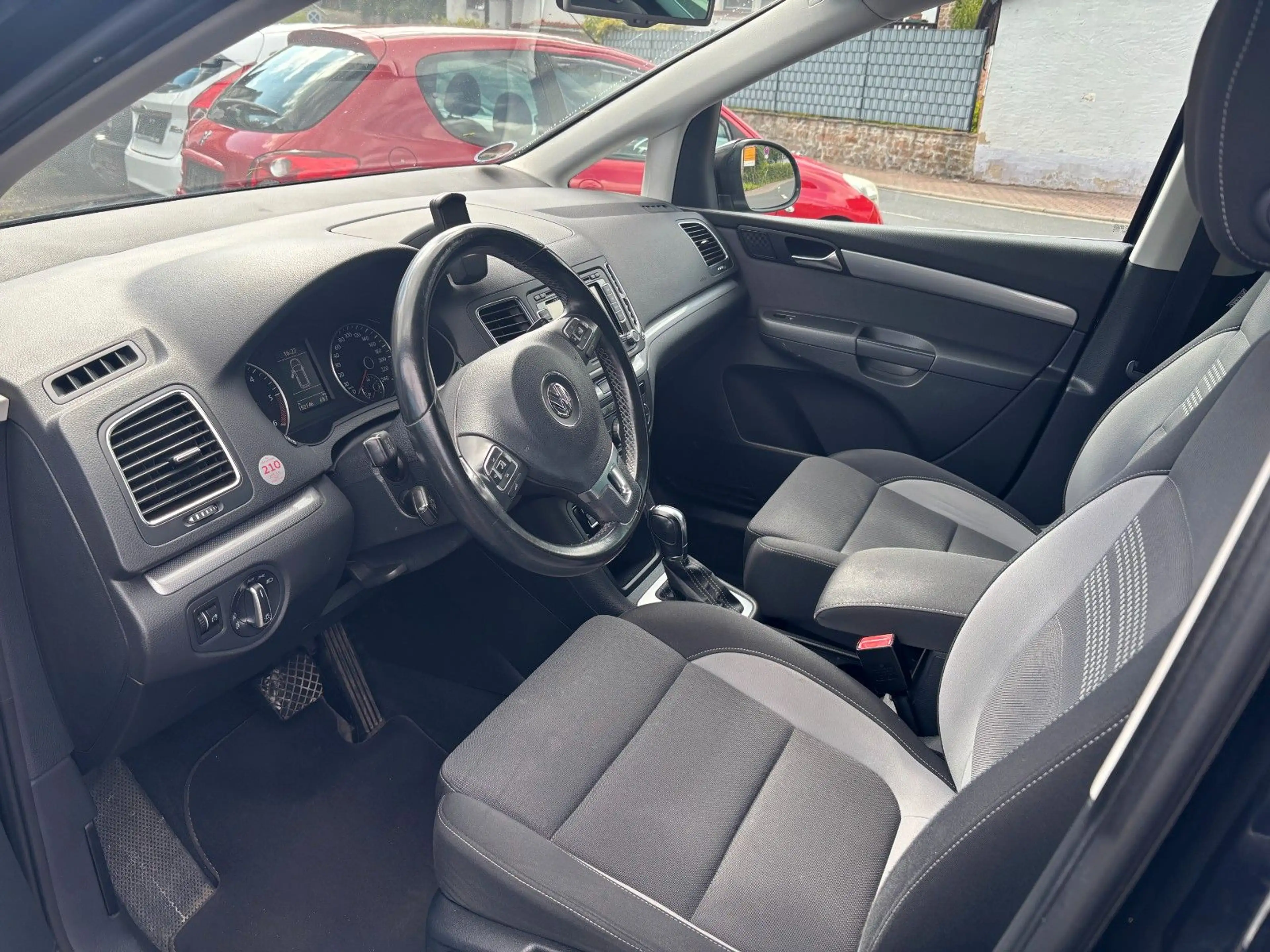Volkswagen Sharan Life BMT — photo 2