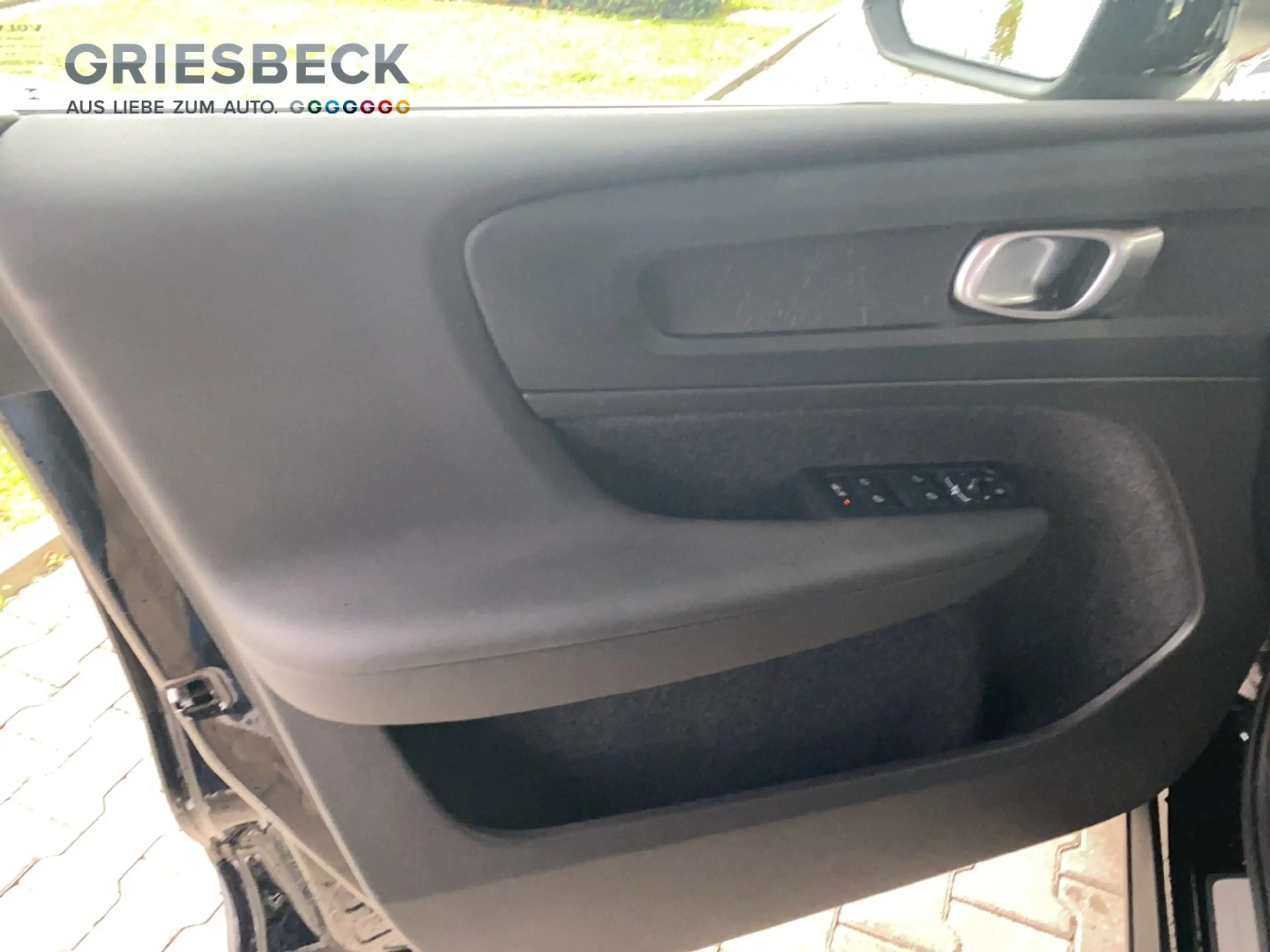 Volvo C40 Core Electric WiPa*Pano*LED*StHzg*RFK* — photo 9