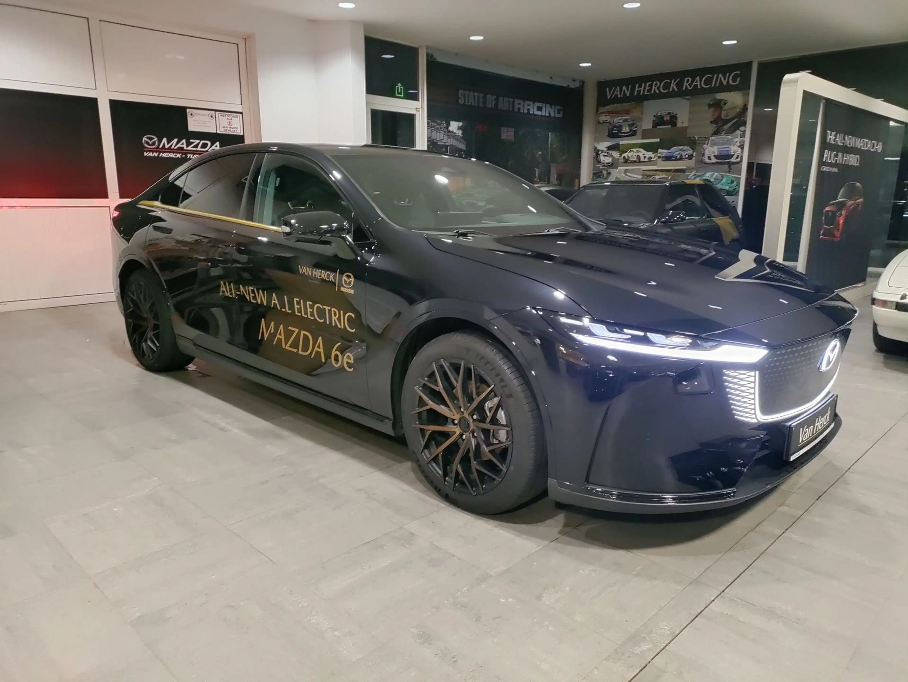 Mazda 6e TAKUMI 68,8 kWh 258 hp demowagen — photo 4