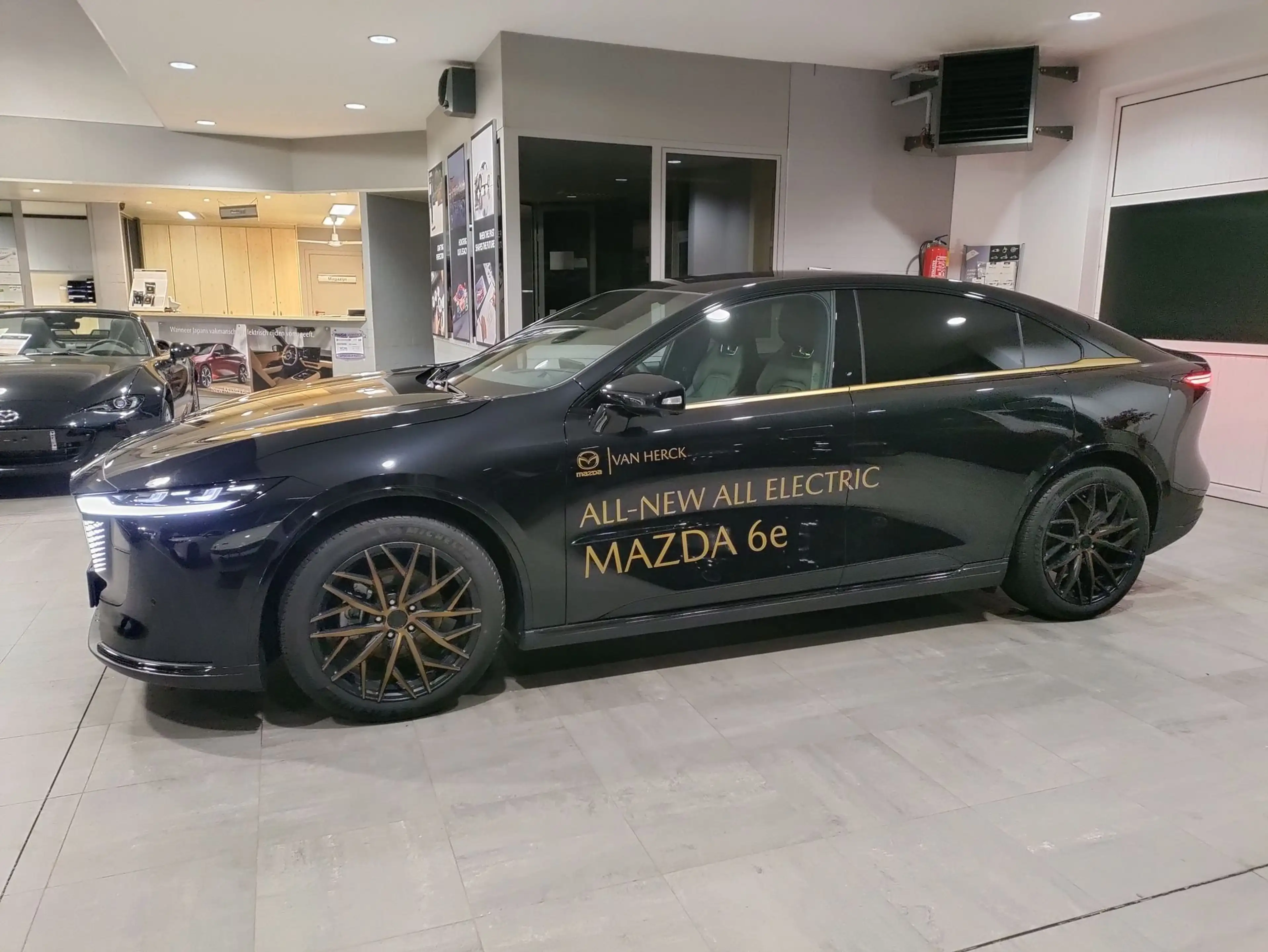 Mazda 6e TAKUMI 68,8 kWh 258 hp demowagen — photo 3