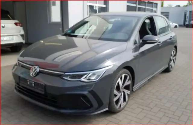 Volkswagen Golf VIII 1.5 eTSI DSG R LINE Carplay SHZ LM18