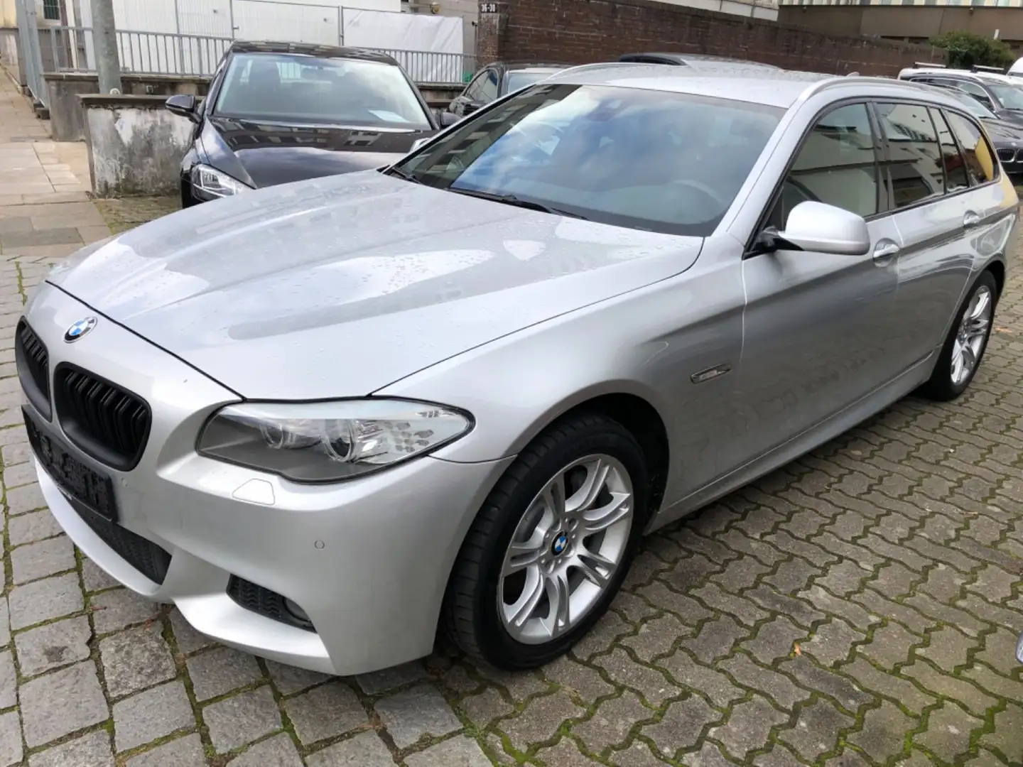 BMW 530 d Touring xDrive M Sportpaket XENON/ALCANTARA Silber - 1