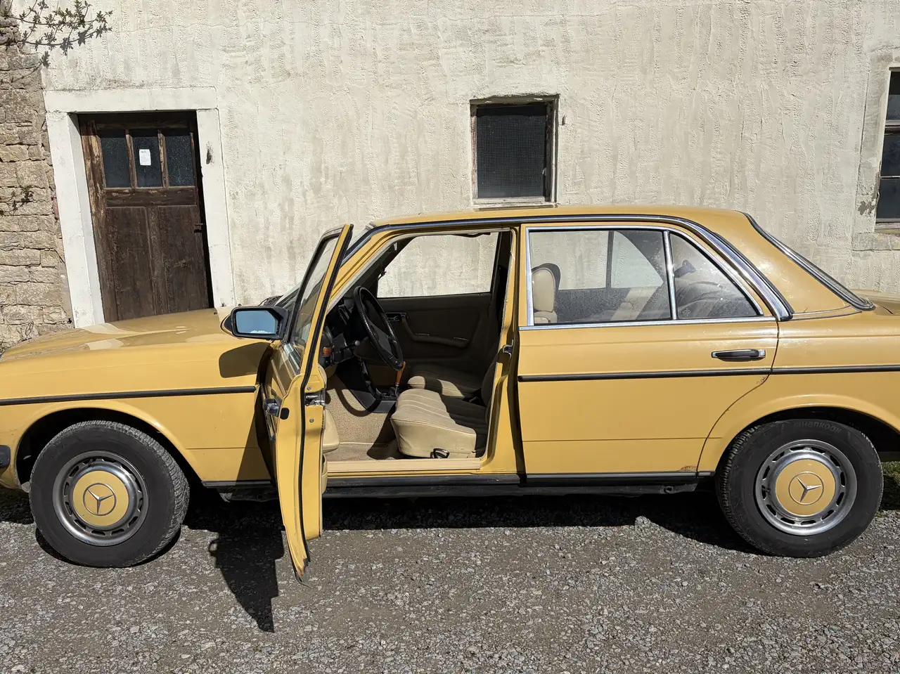 Mercedes-Benz 200 W123, foto 1