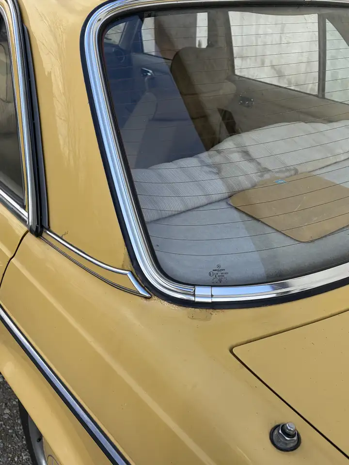 Mercedes-Benz 200 W123, foto 6