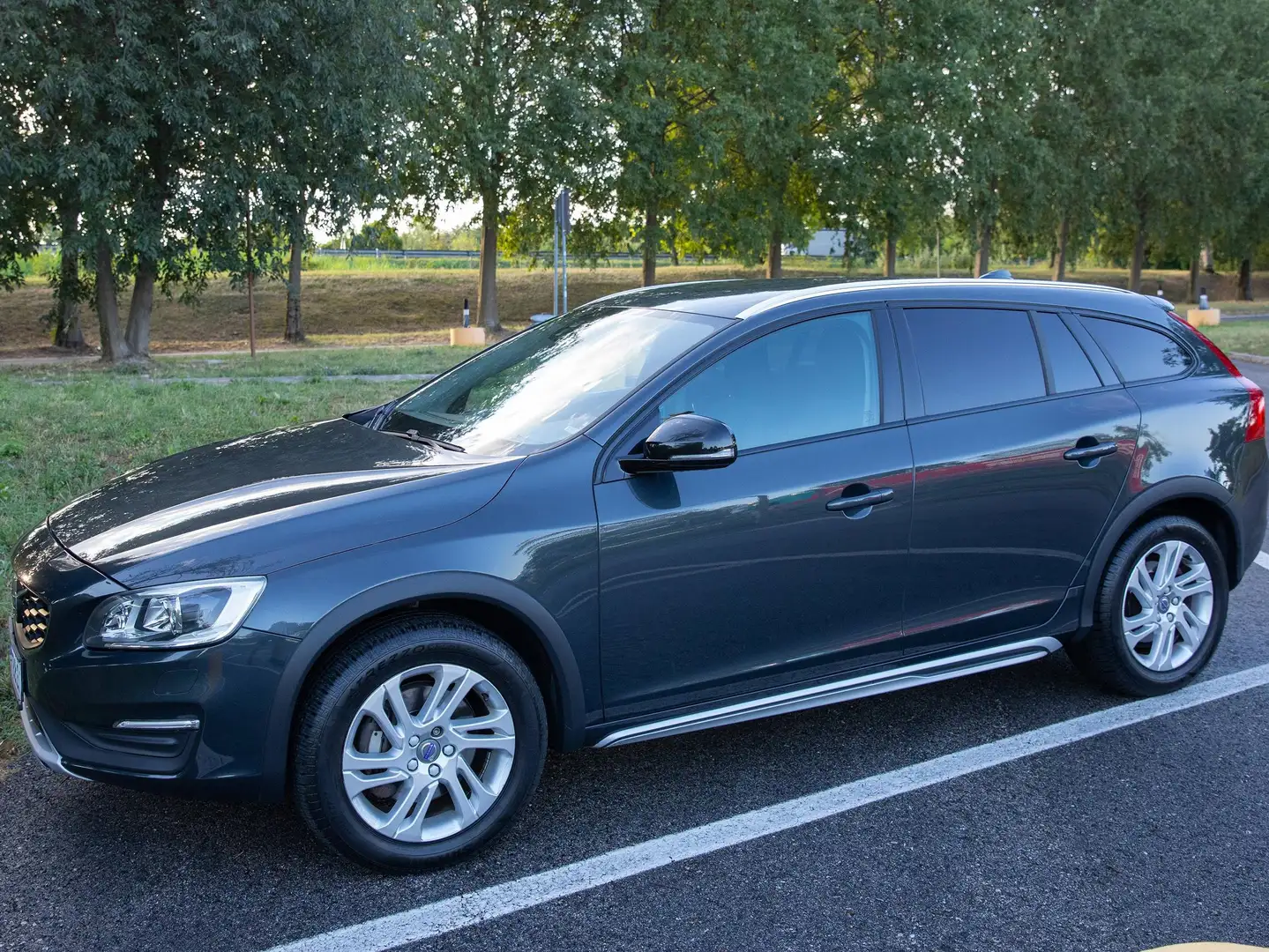Volvo V60 Cross Country V60 Cross Country D3 Momentum Momentum Blau - 2