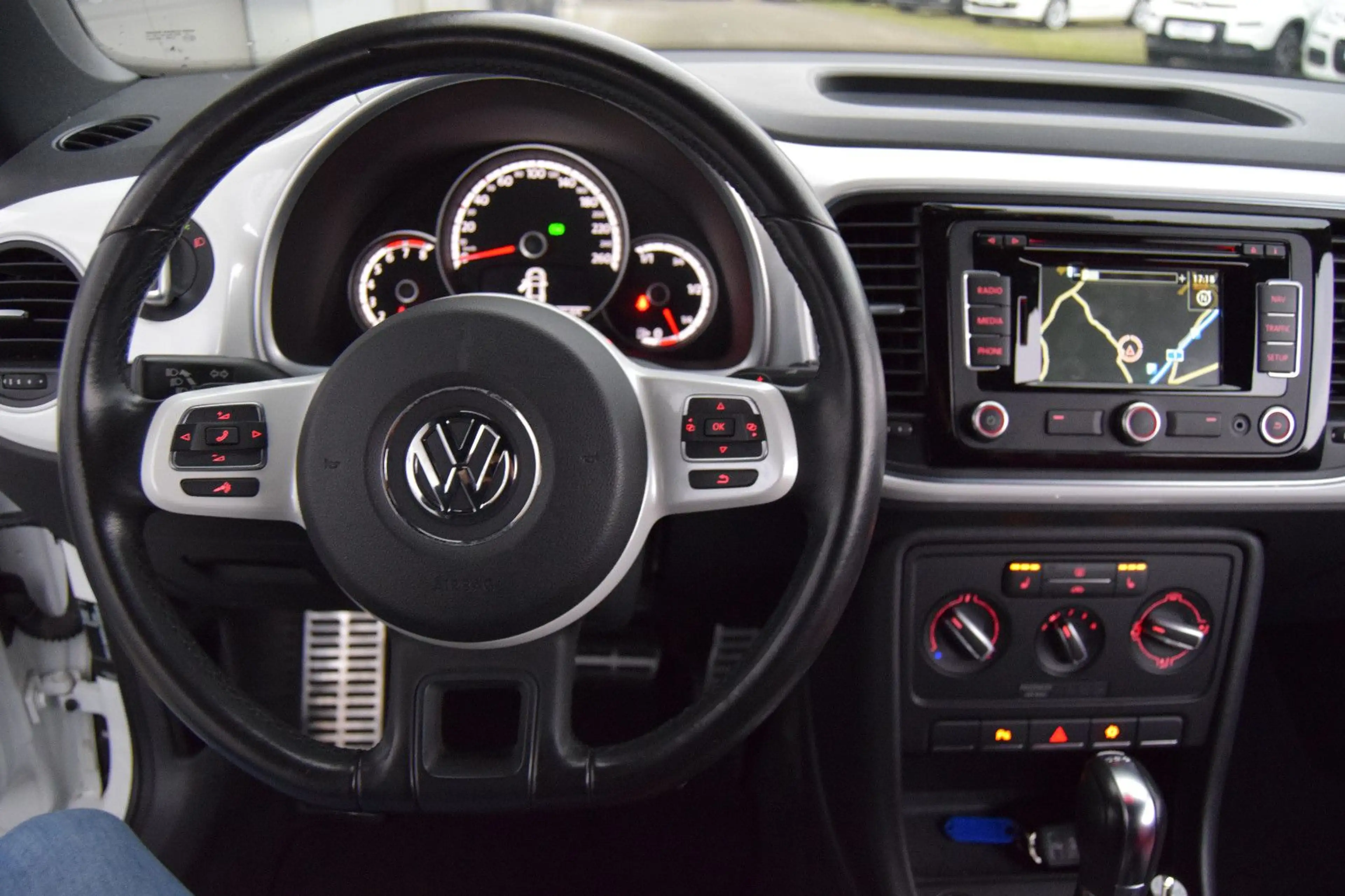 Volkswagen Beetle Cabriolet Design — photo 13