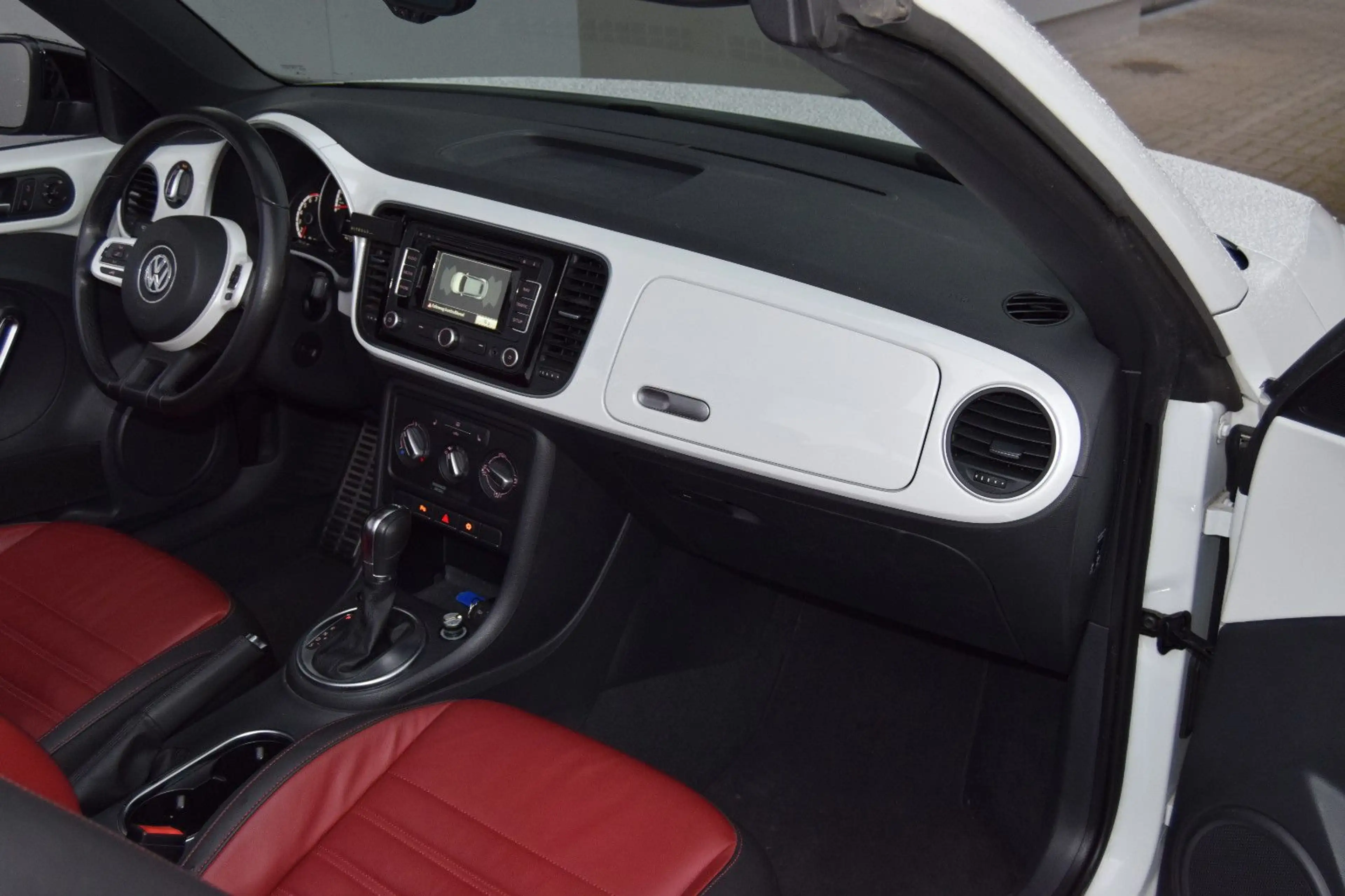 Volkswagen Beetle Cabriolet Design — photo 14