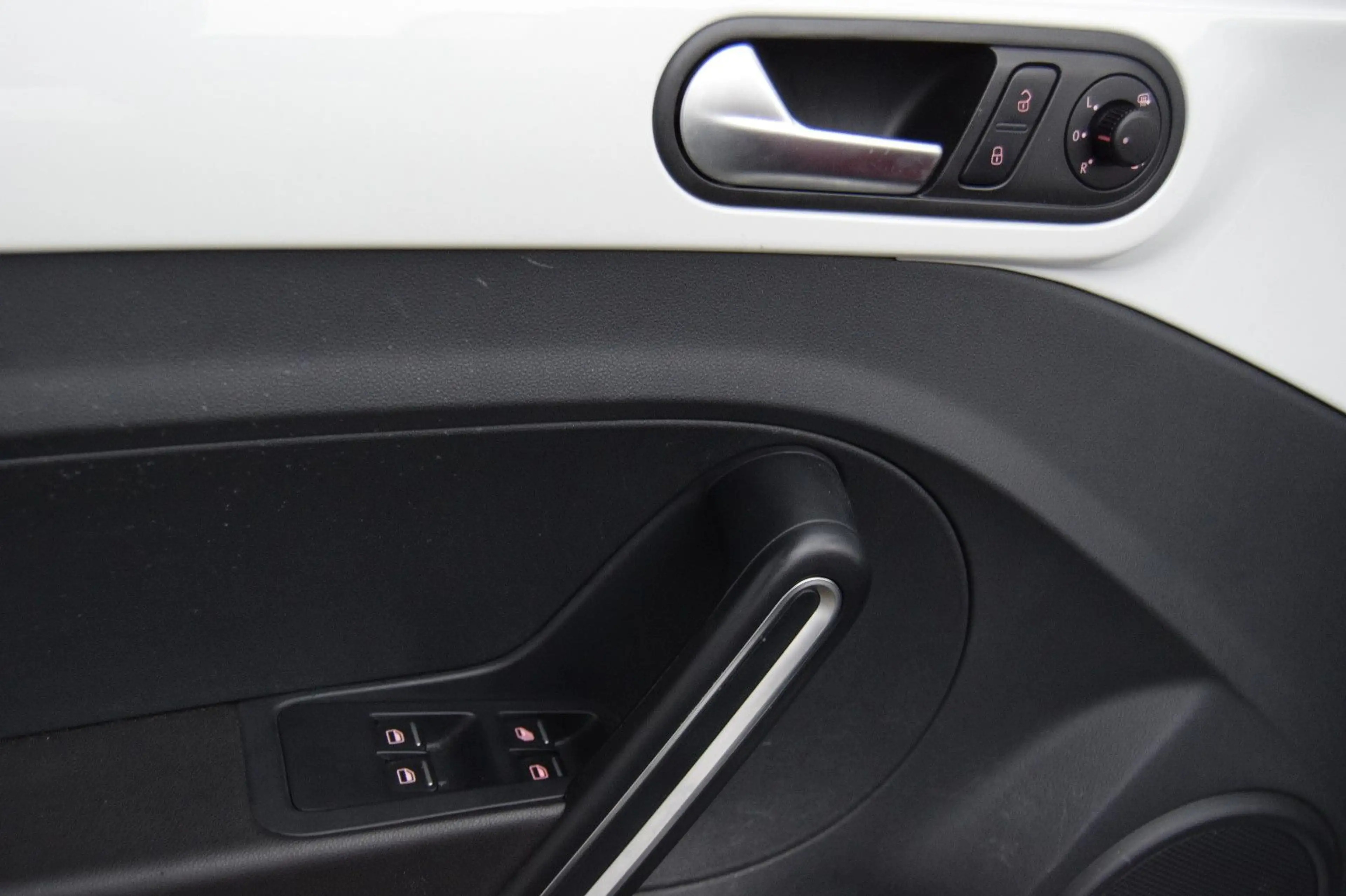 Volkswagen Beetle Cabriolet Design — photo 9