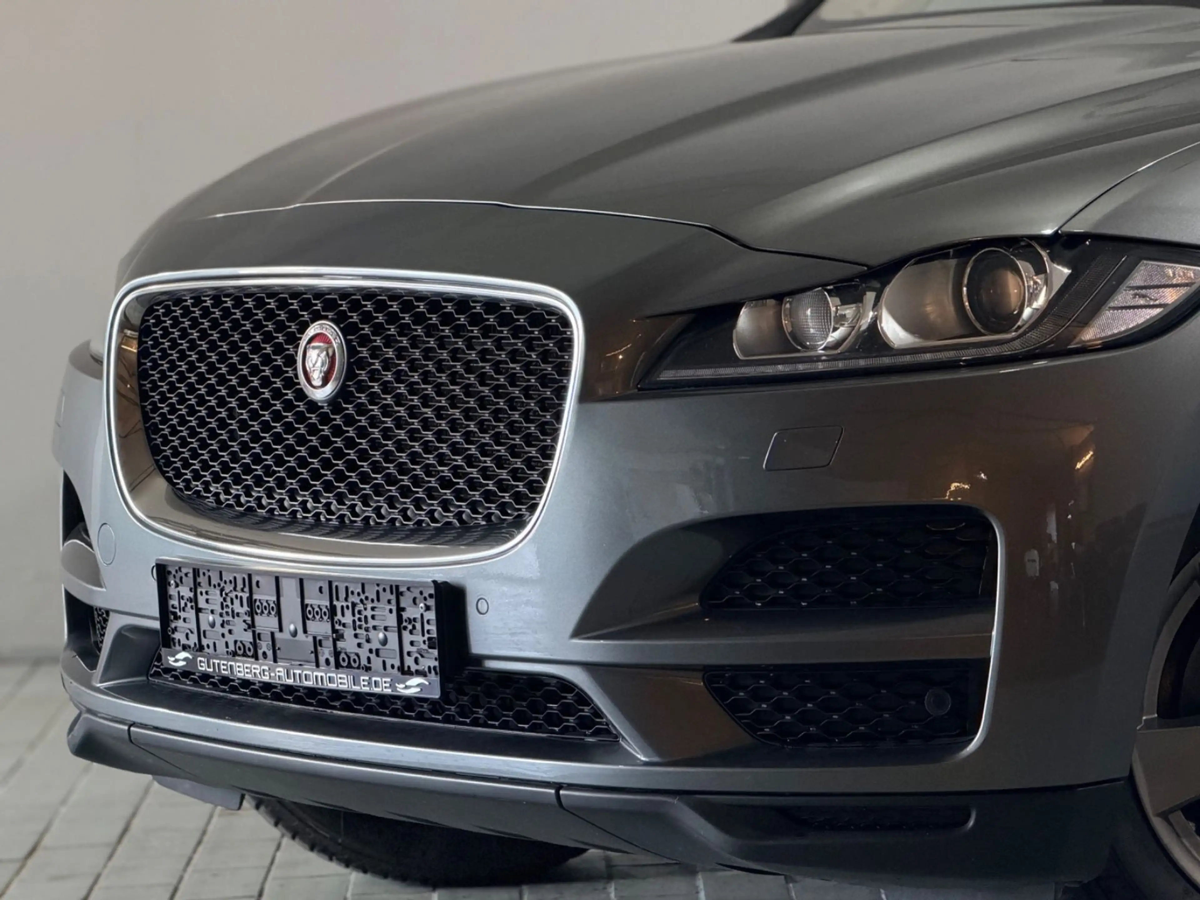 Jaguar F-Pace Allrad Panorama Kamera Meridian Sound — photo 5